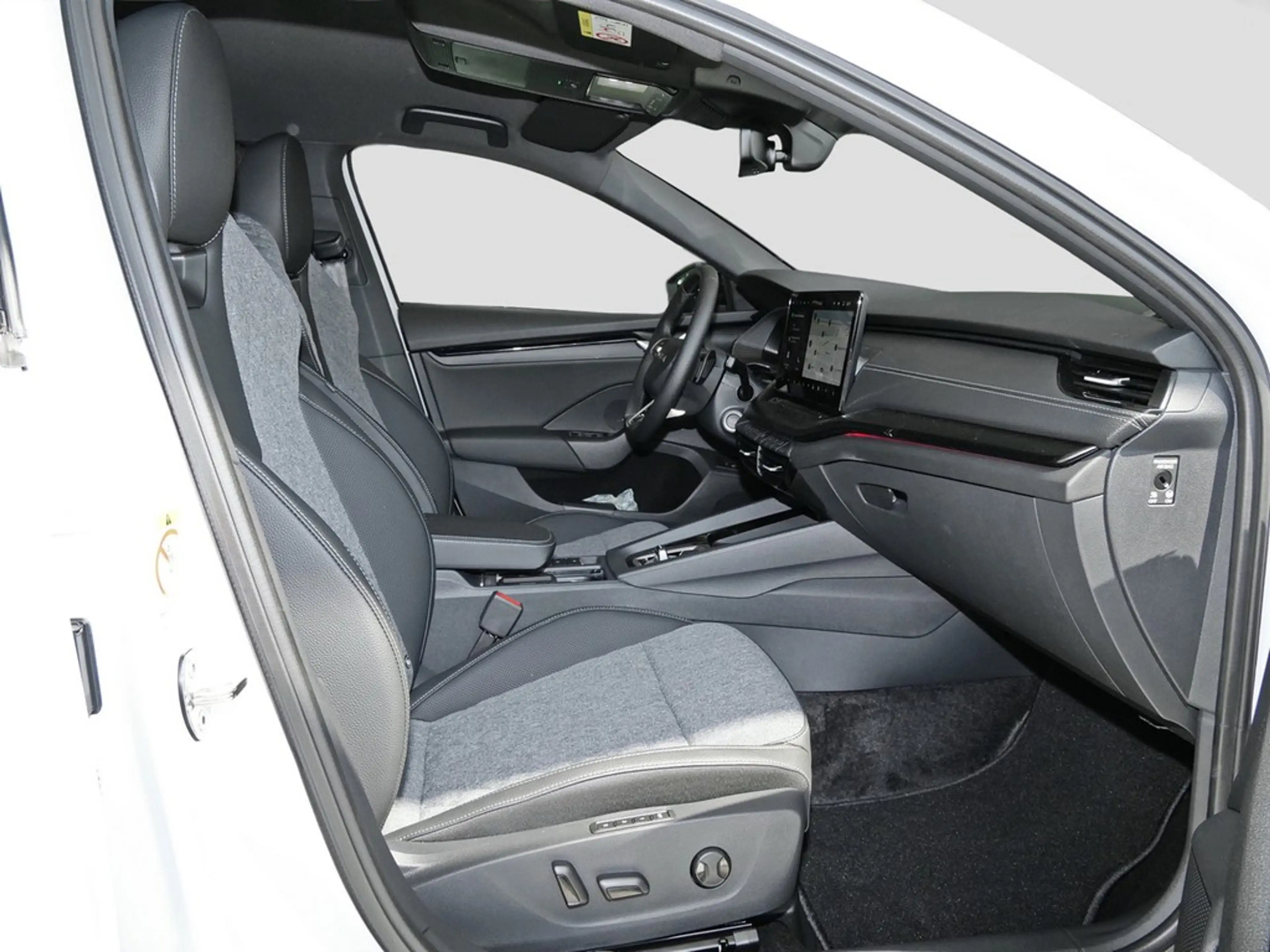 Skoda Octavia Combi Sportline 1.5 TSI mHEV DSG 110 kW / 150 PS — photo 7