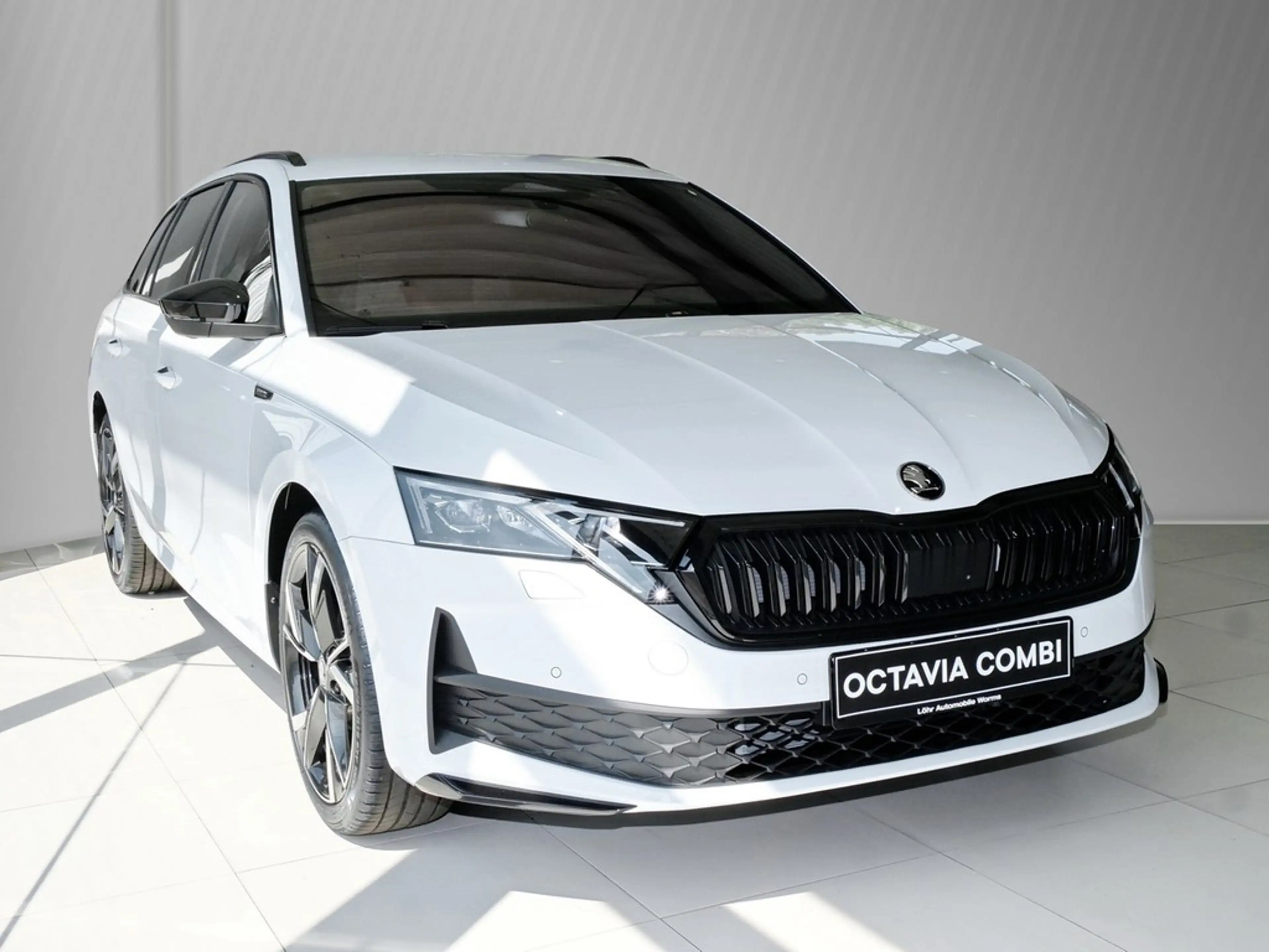 Skoda Octavia Combi Sportline 1.5 TSI mHEV DSG 110 kW / 150 PS — photo 3