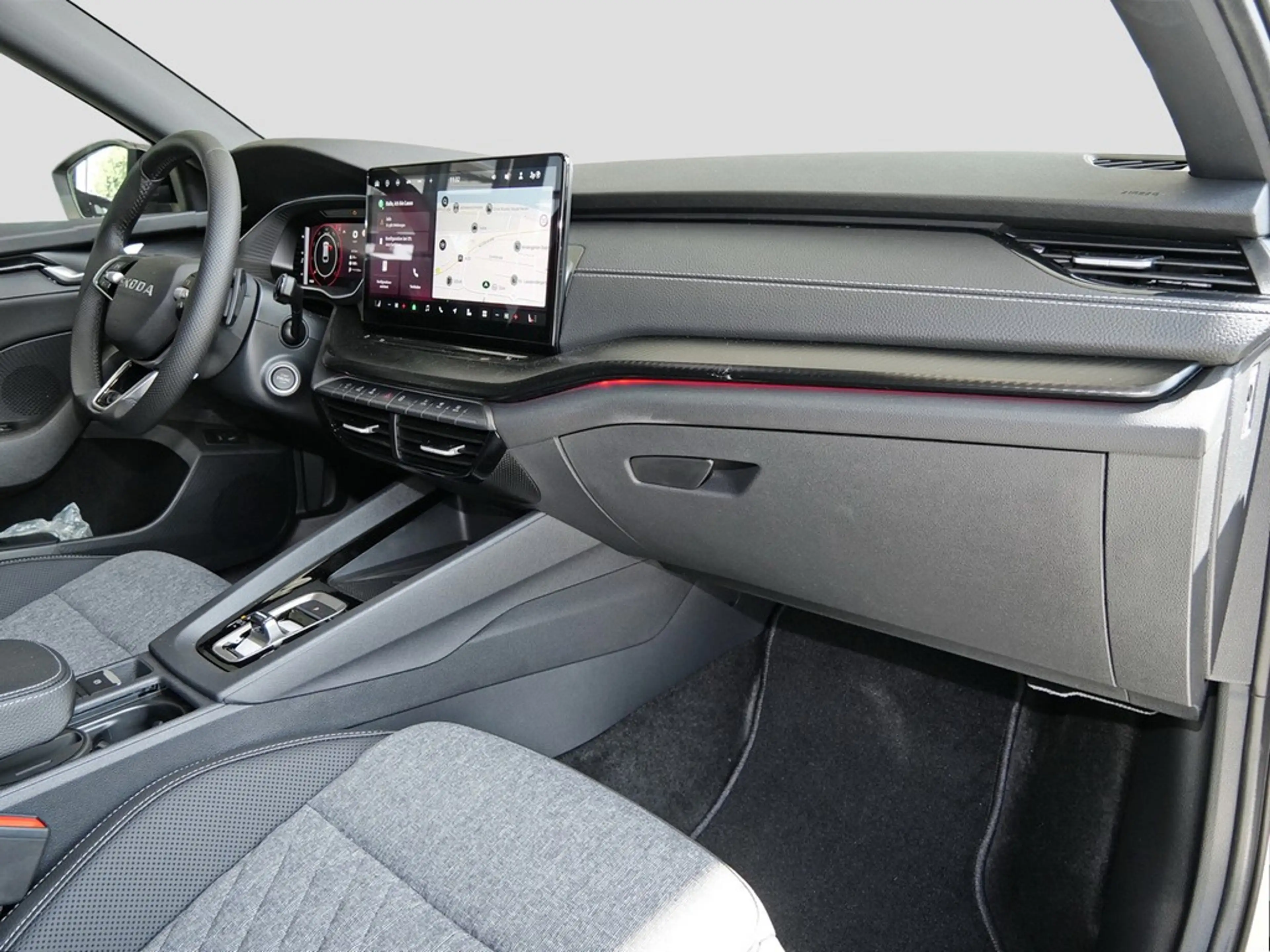 Skoda Octavia Combi Sportline 1.5 TSI mHEV DSG 110 kW / 150 PS — photo 8