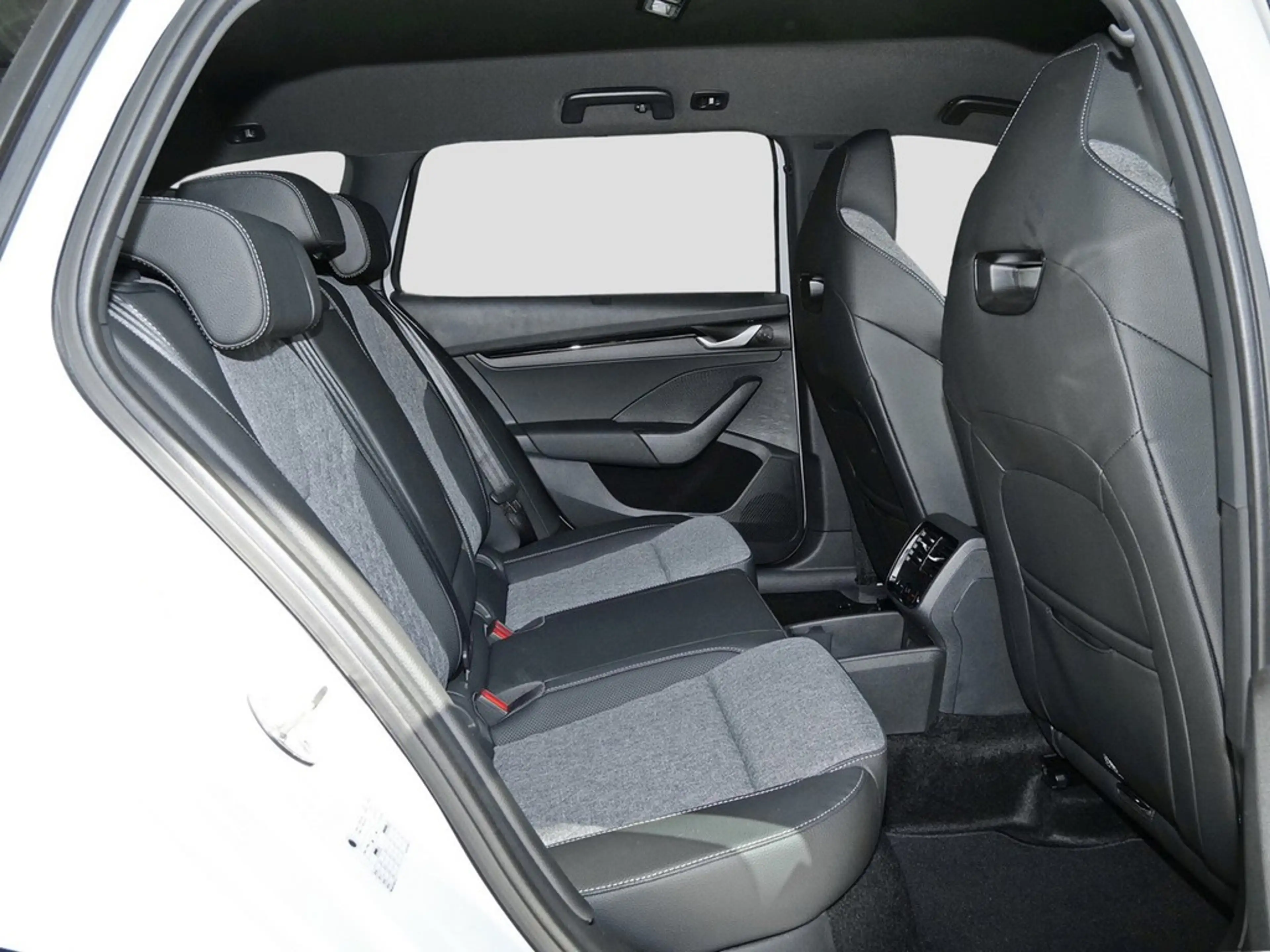 Skoda Octavia Combi Sportline 1.5 TSI mHEV DSG 110 kW / 150 PS — photo 10