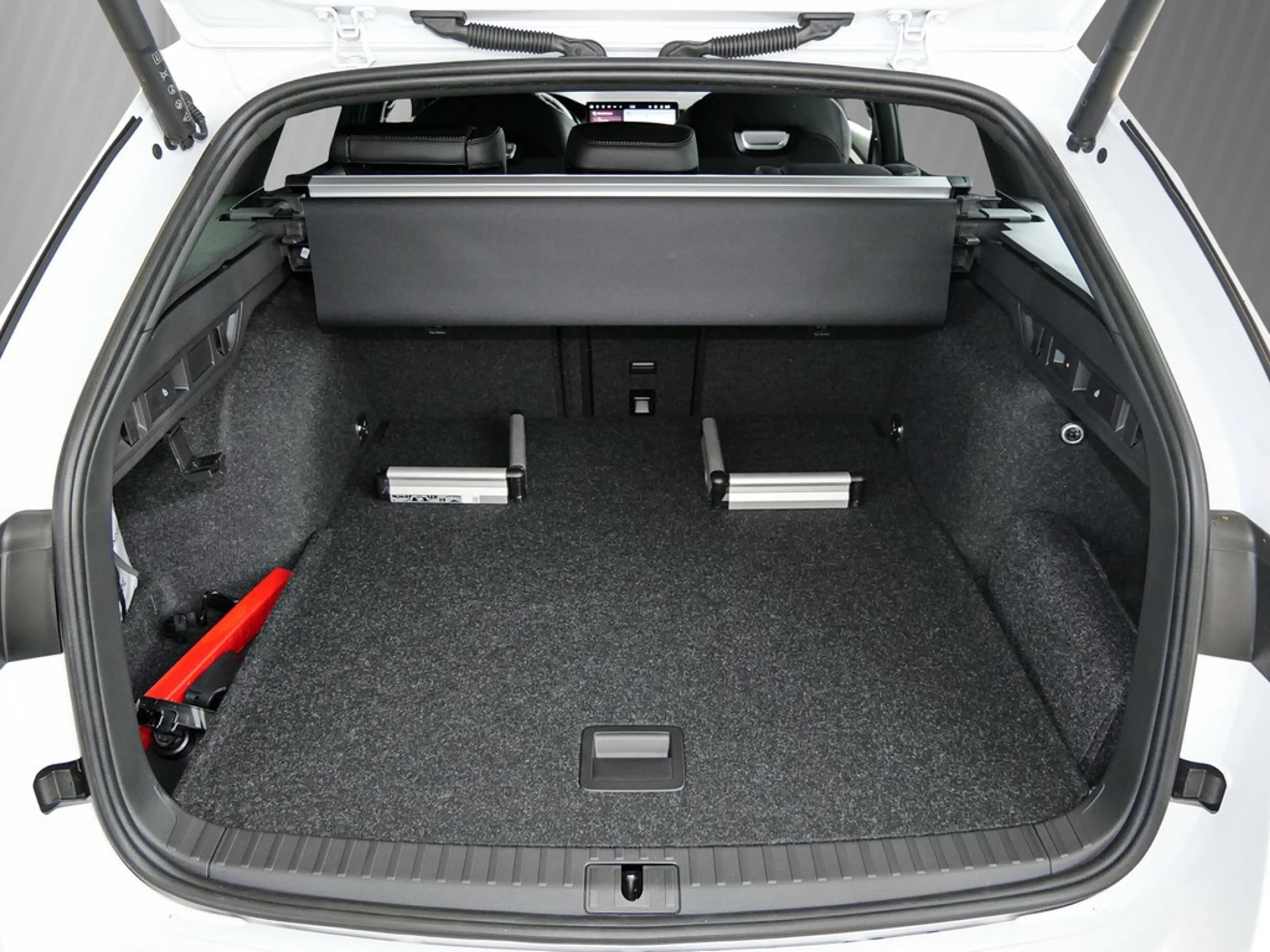 Skoda Octavia Combi Sportline 1.5 TSI mHEV DSG 110 kW / 150 PS — photo 6