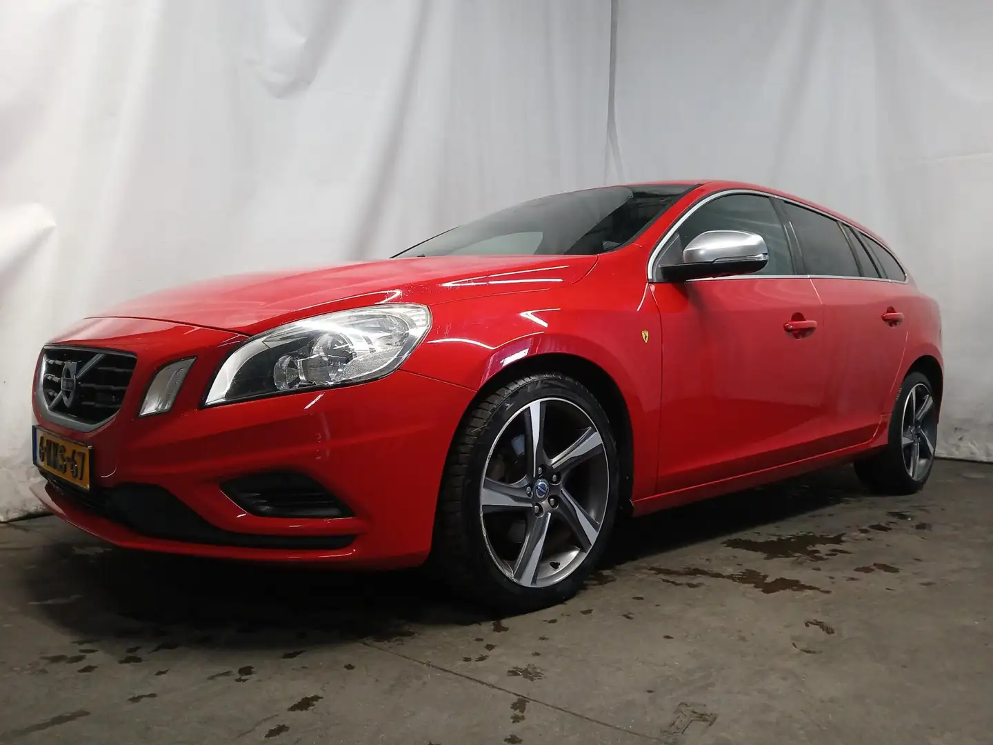 Volvo V60 1.6 T3 R-Design - Clima - Cruise - LM Velgen - Sch Rood - 2
