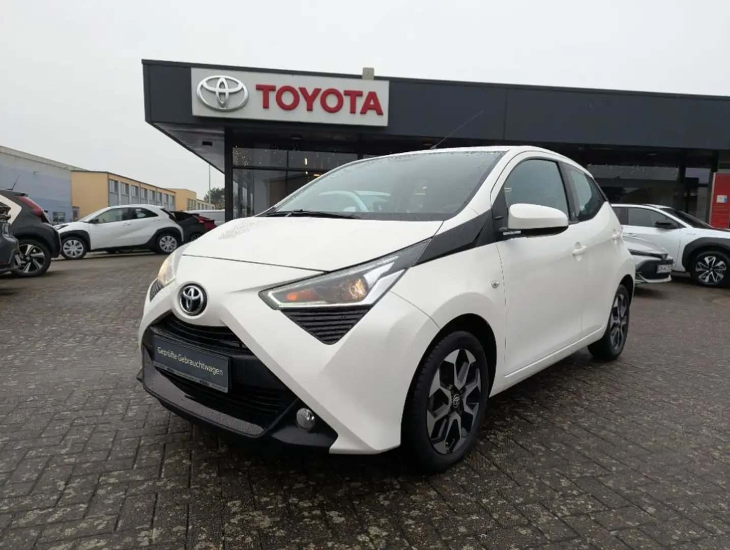 Toyota Aygo X x-play Team D *Sitzheizung Fahrer, TomTom* Weiß - 2