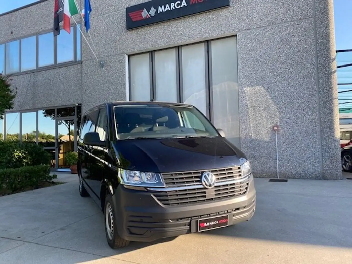 Volkswagen T6.1 Transporter 2.0 TDI 110CV Nero - 1