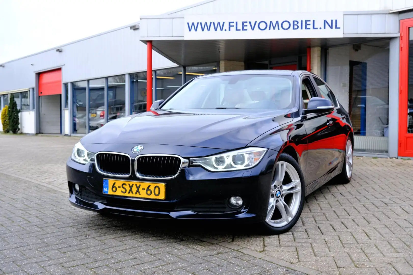 BMW 320 3-serie 320d 163pk Efficient Dynamics Edition High Blauw - 1