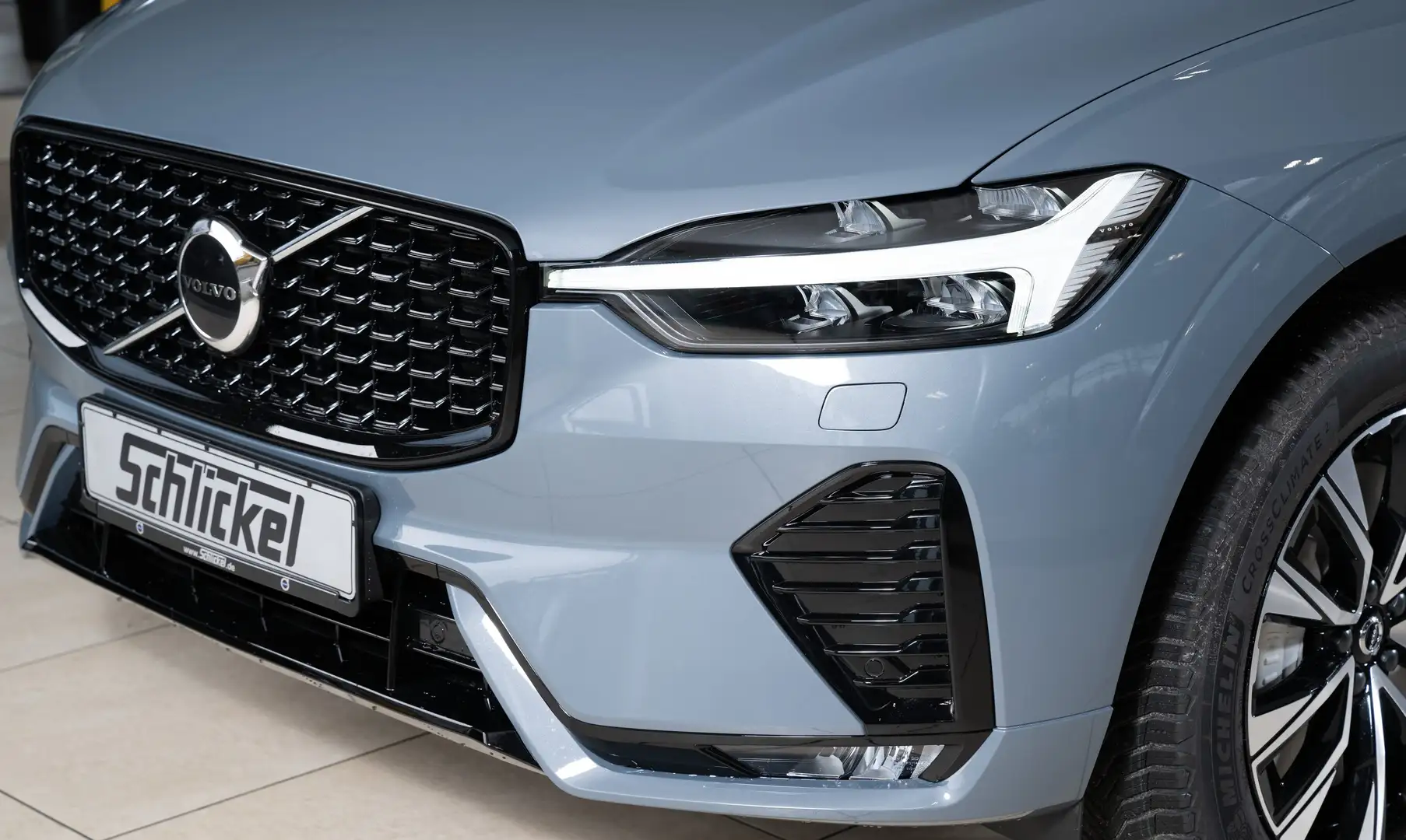 Volvo XC60 B4 Diesel Plus Dark Navi ACC Teilleder LM Met. Gris - 2