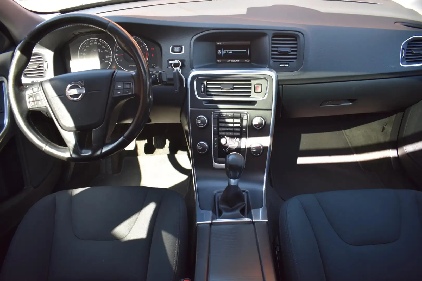 Volvo S60 2.0T Kinetic '10 Cruise Inruil mogelijk Zwart - 2