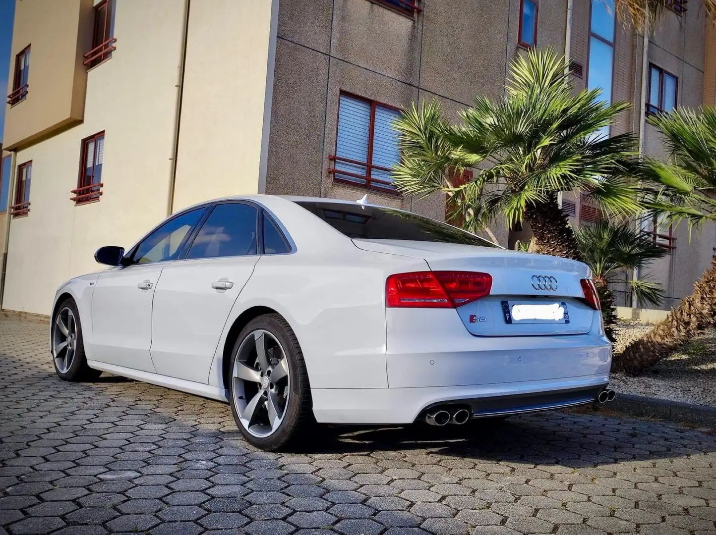 Audi S8 Audi S8 4,0 V8 TFSi Full Options très bon état White - 1