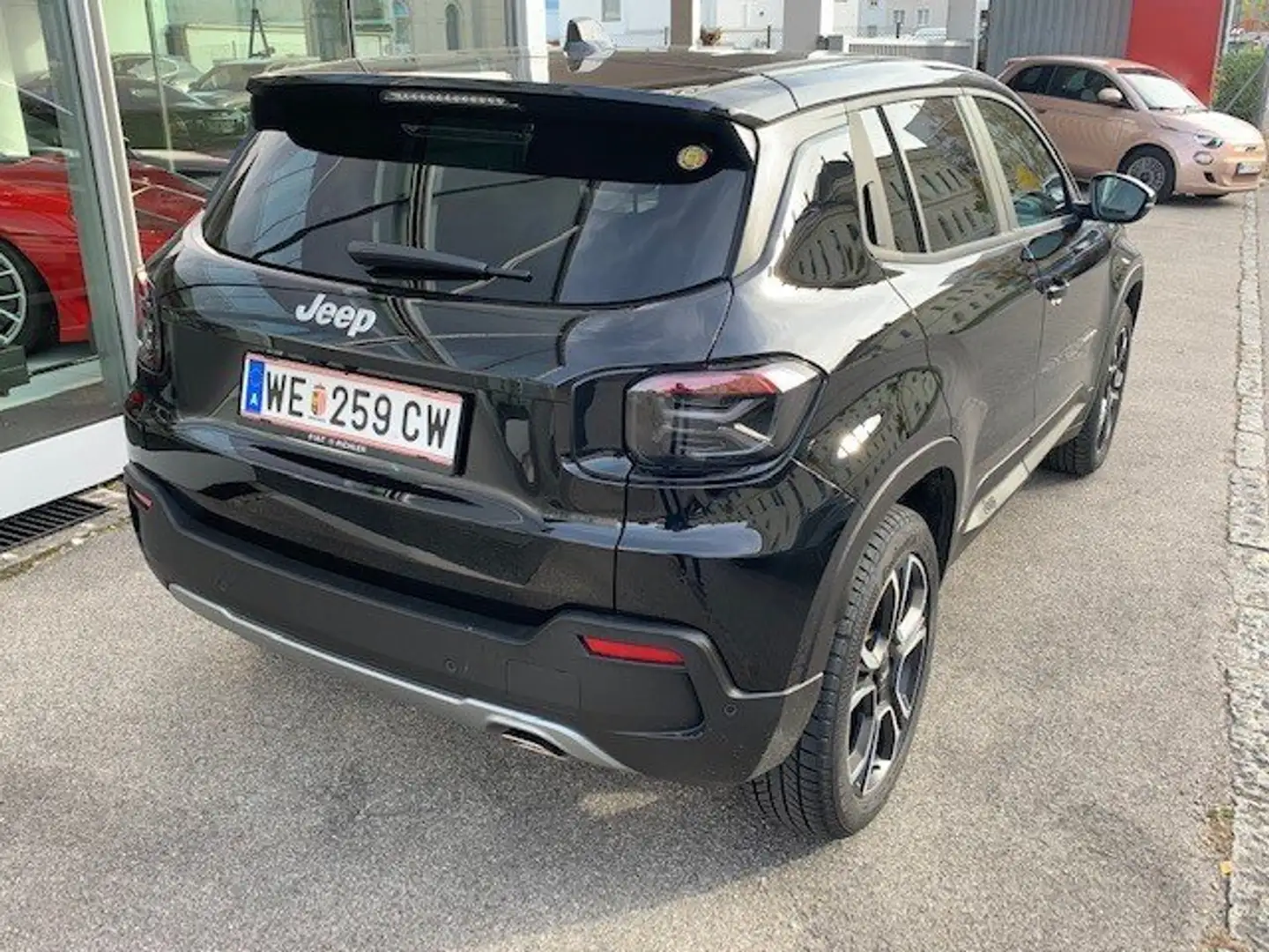 Jeep Avenger 1.2 GSE T3 Altitude Schwarz - 2