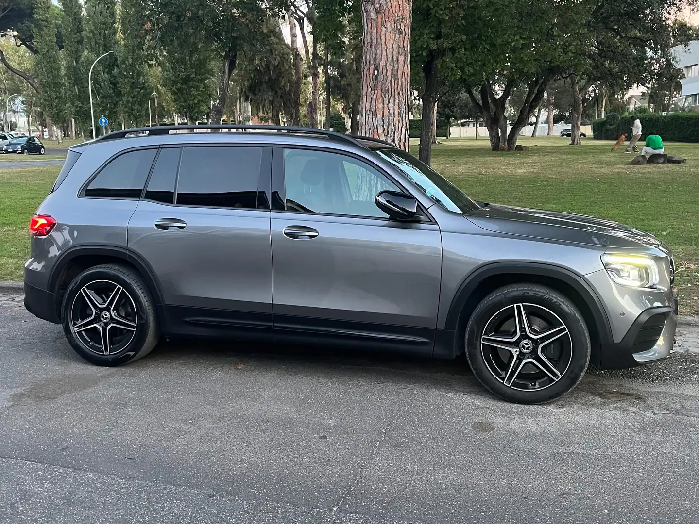 Mercedes-Benz GLB 250 GLB - X247 2019 Premium 4matic auto Grigio - 2