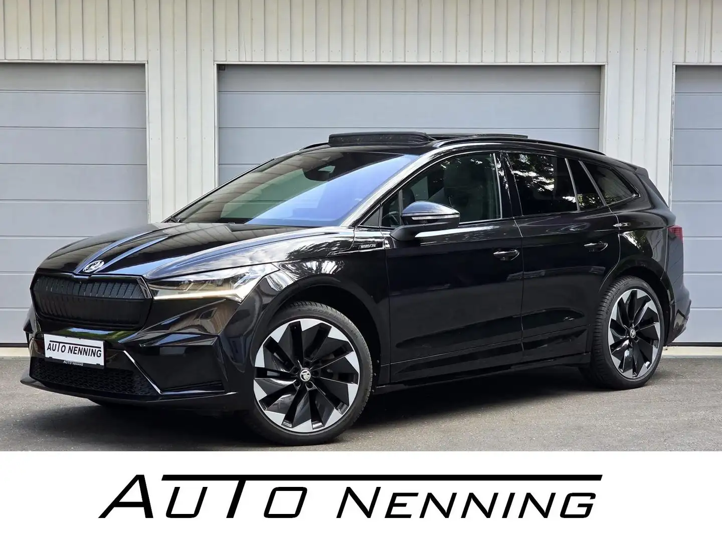 Skoda Enyaq iV 80 82kWh Sportline 21" 360° Kam AHK Panorama Schwarz - 1