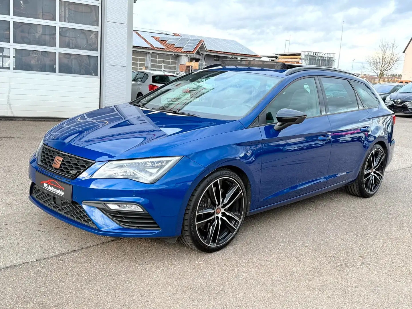 SEAT Leon 2.0 TSI ST CUPRA 300 DSG 4Drive Pano_Virtua Blau - 1