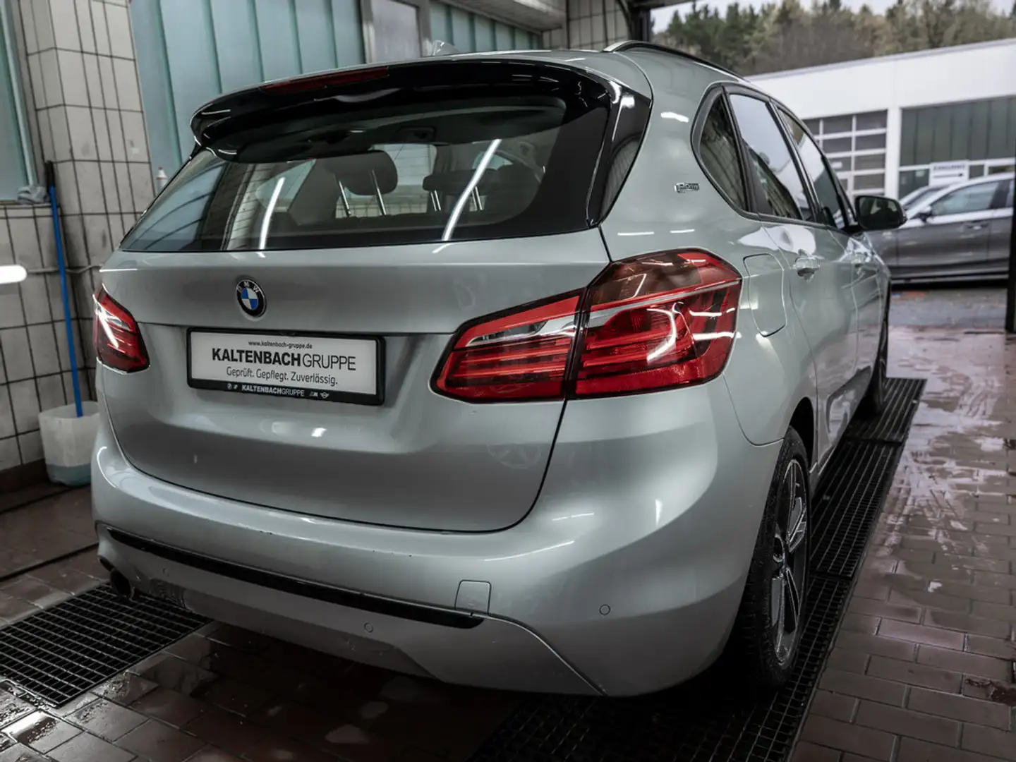 BMW 225 xe Active Tourer Sport Line FACEL. HUD LED Silber - 2