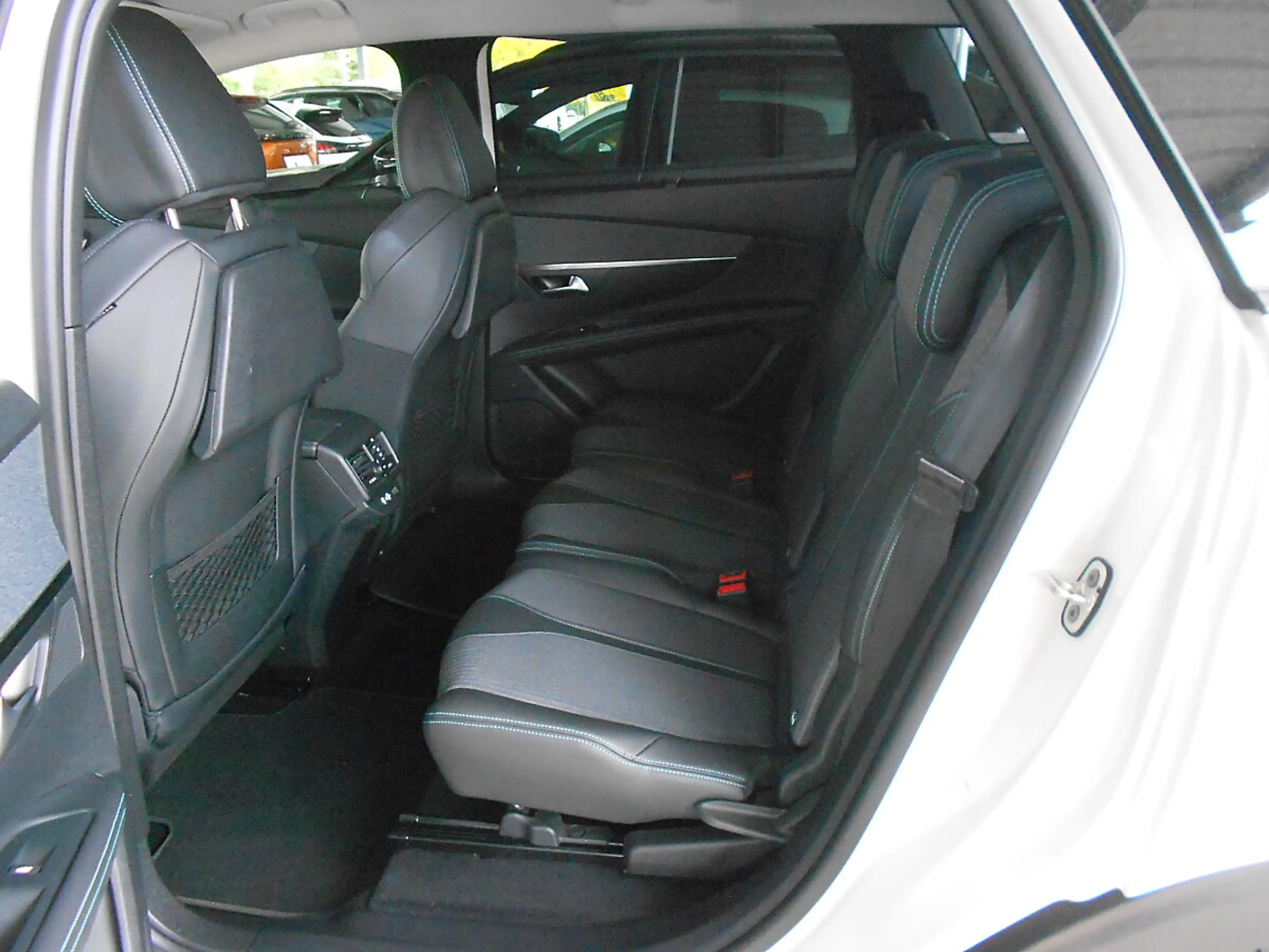 Peugeot 5008 1.5 BlueHDi 130 FAP Allure Pack (EURO 6d) — photo 12