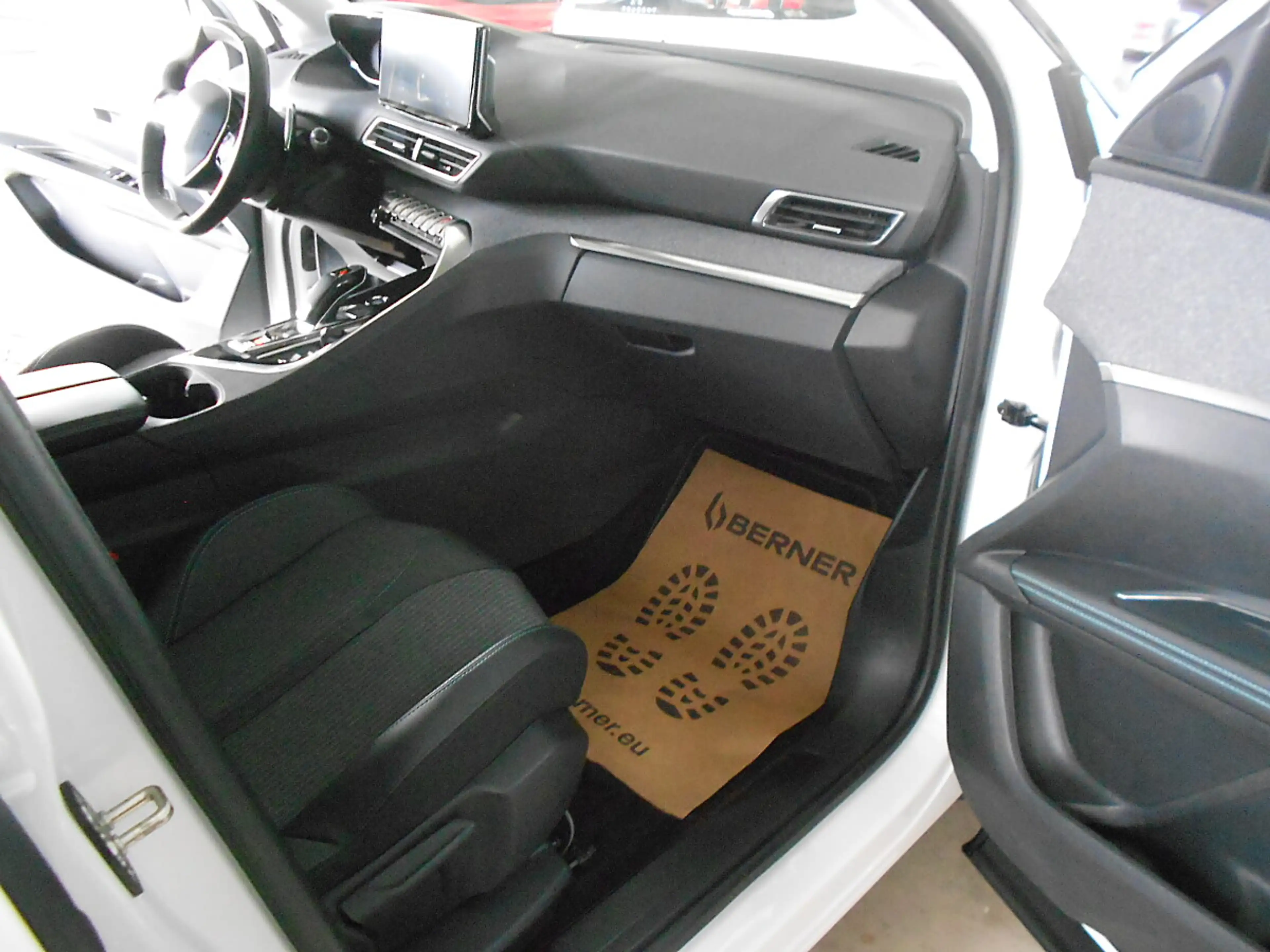 Peugeot 5008 1.5 BlueHDi 130 FAP Allure Pack (EURO 6d) — photo 13