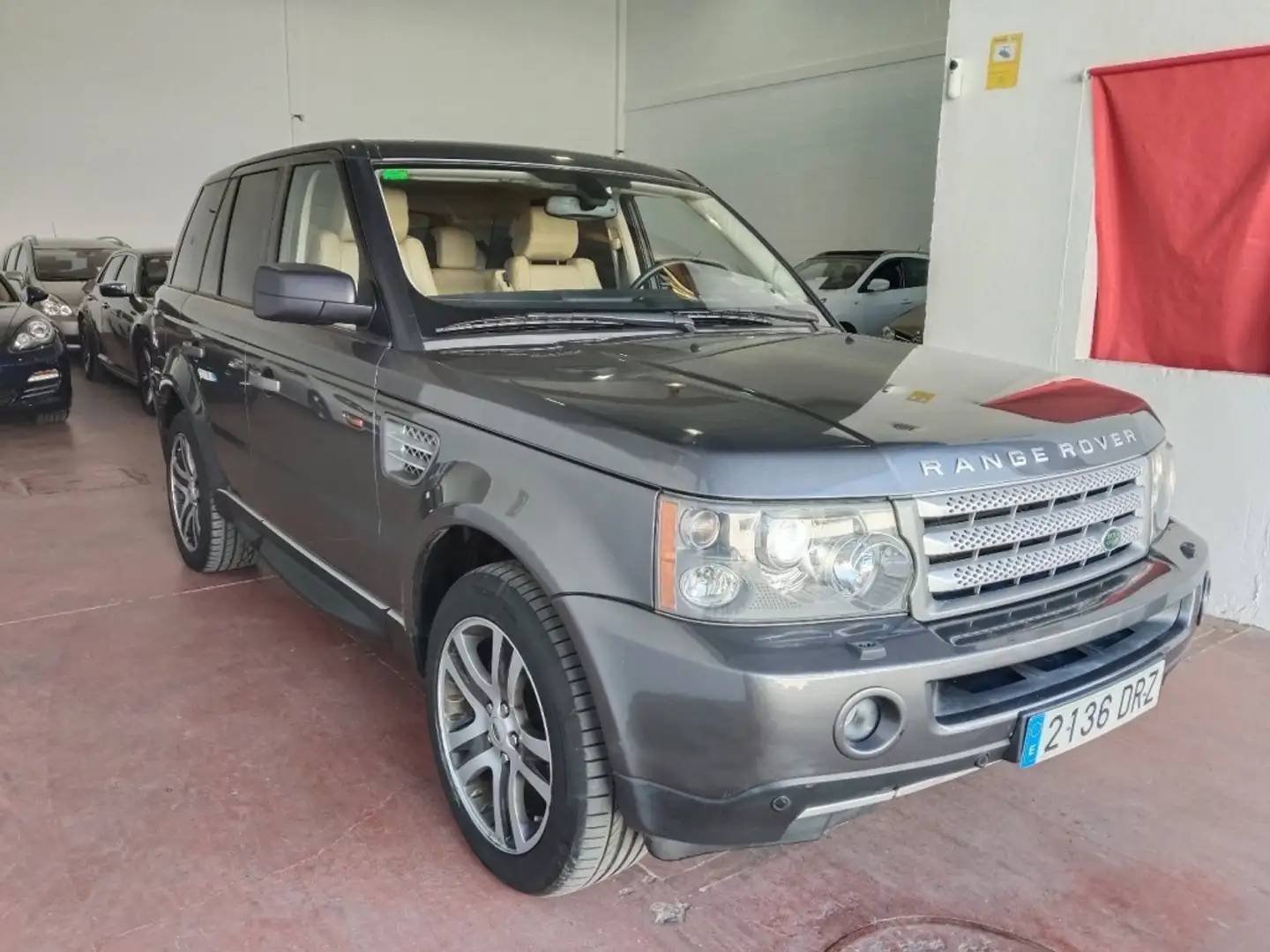 Land Rover Range Rover Sport 2.7TDV6 HSE Aut. Grau - 2