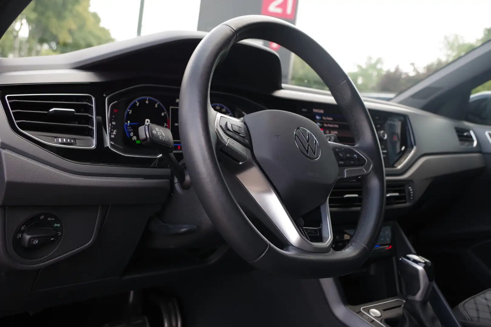 Volkswagen Taigo 1.5 TSI 150 PK R-Line, Trekhaak, Adap. Cruise Cont Negro - 2