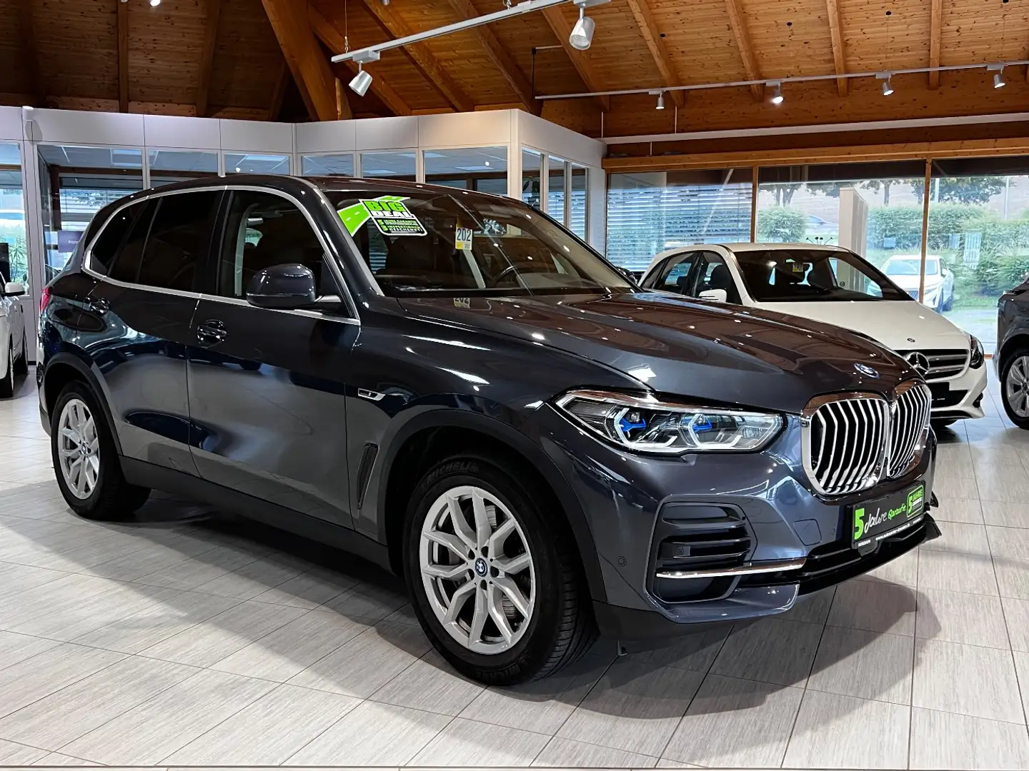 BMW X5 xDrive 45 KAM NAVI LED LASER ACC AHK FLA Grau - 2