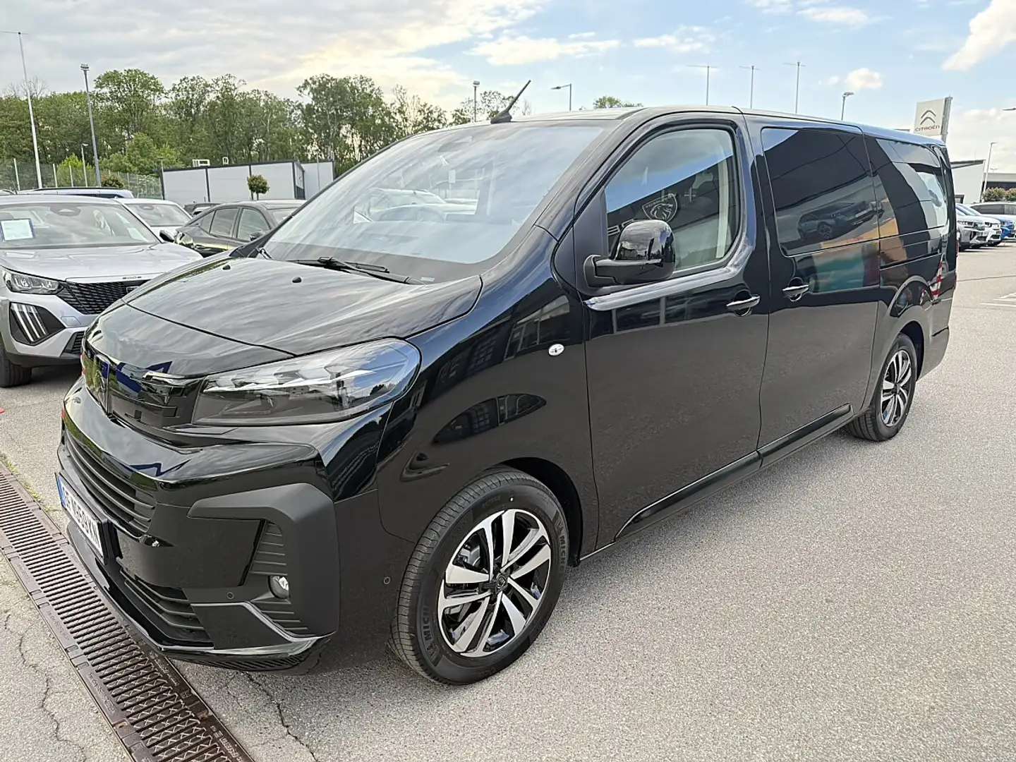 Peugeot Traveller Premium BlueHDi 180 Lang EAT8 Schwarz - 2