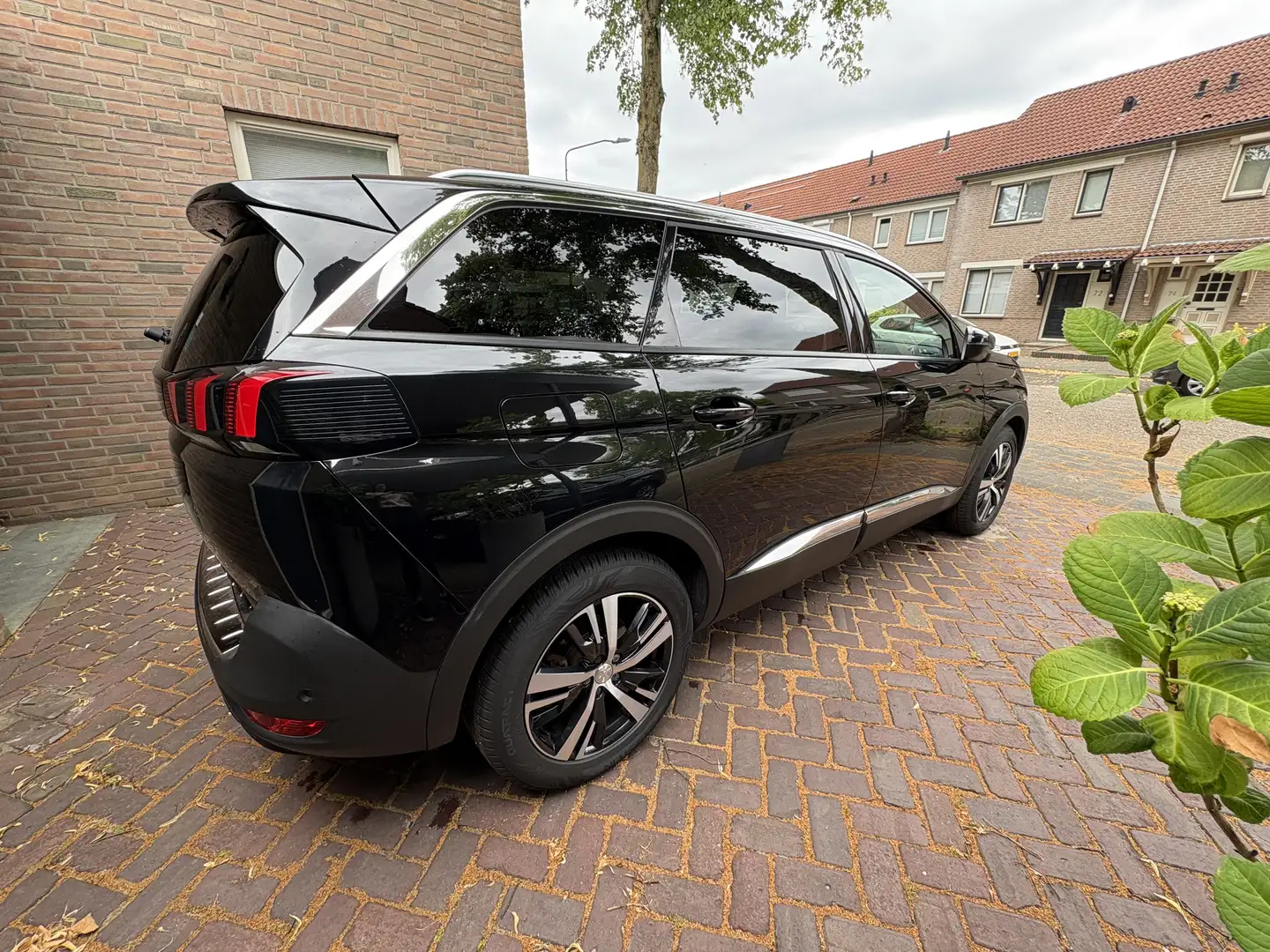 Peugeot 5008 1.2 PureTech Allure Zwart - 2