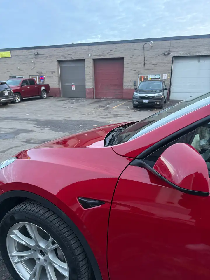 Tesla Model Y photo Tesla Model Y