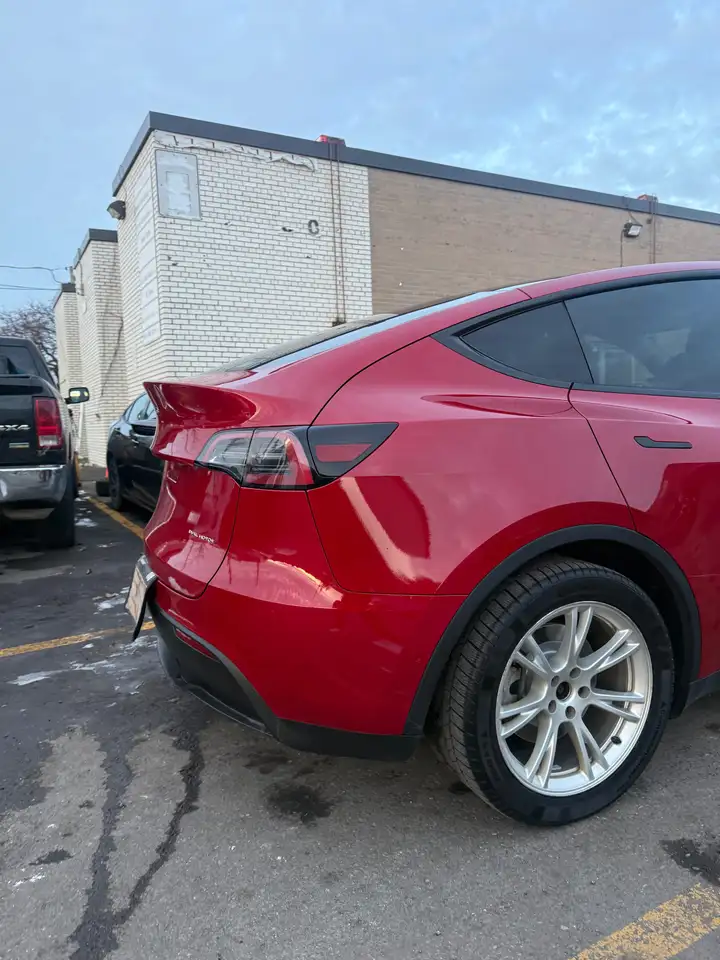 Tesla Model Y photo Tesla Model Y