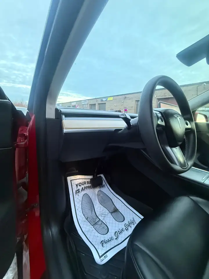 Tesla Model Y photo Tesla Model Y