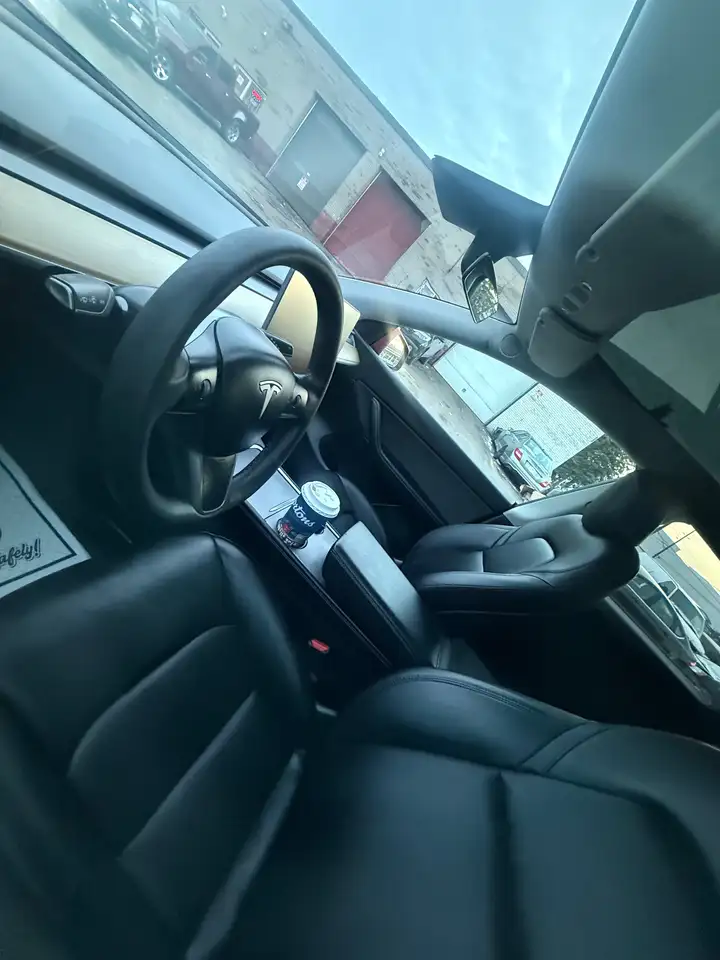 Tesla Model Y photo Tesla Model Y