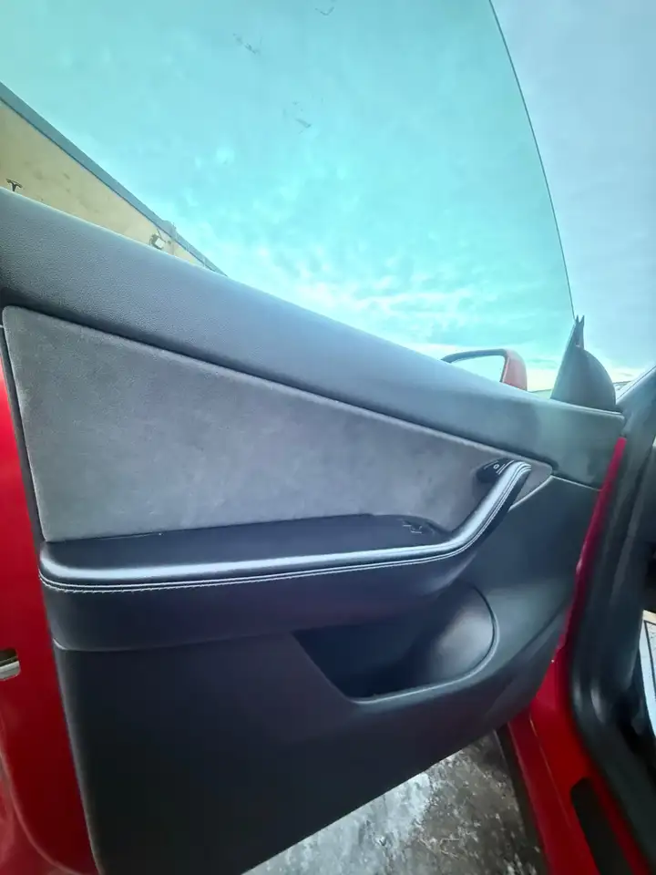 Tesla Model Y photo Tesla Model Y