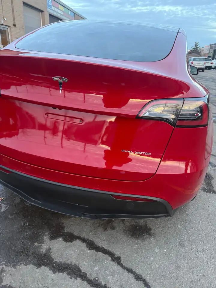 Tesla Model Y photo Tesla Model Y