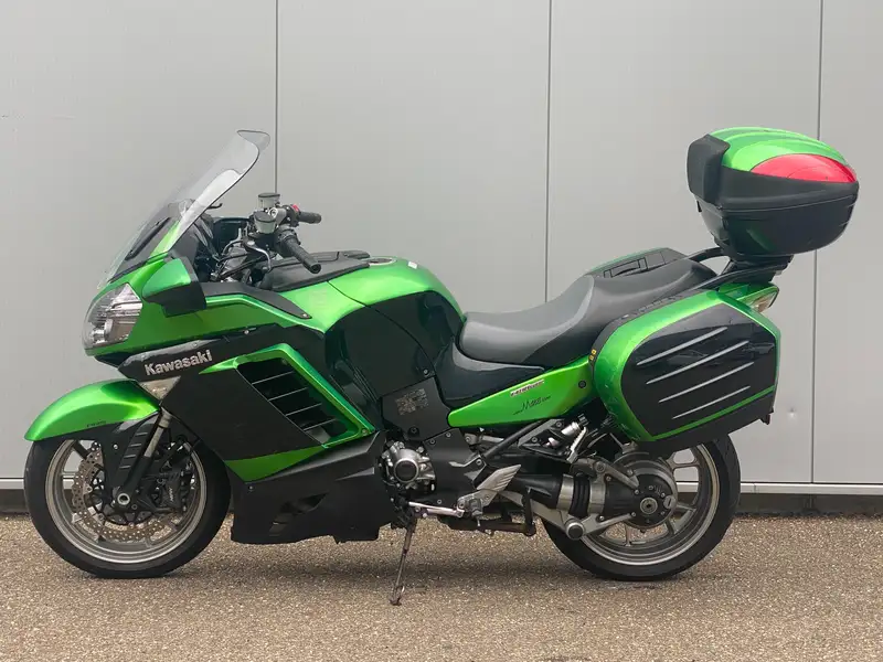 Kawasaki GTR 1400 - foto 3