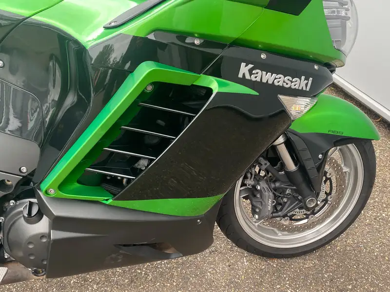 Kawasaki GTR 1400 - foto 8