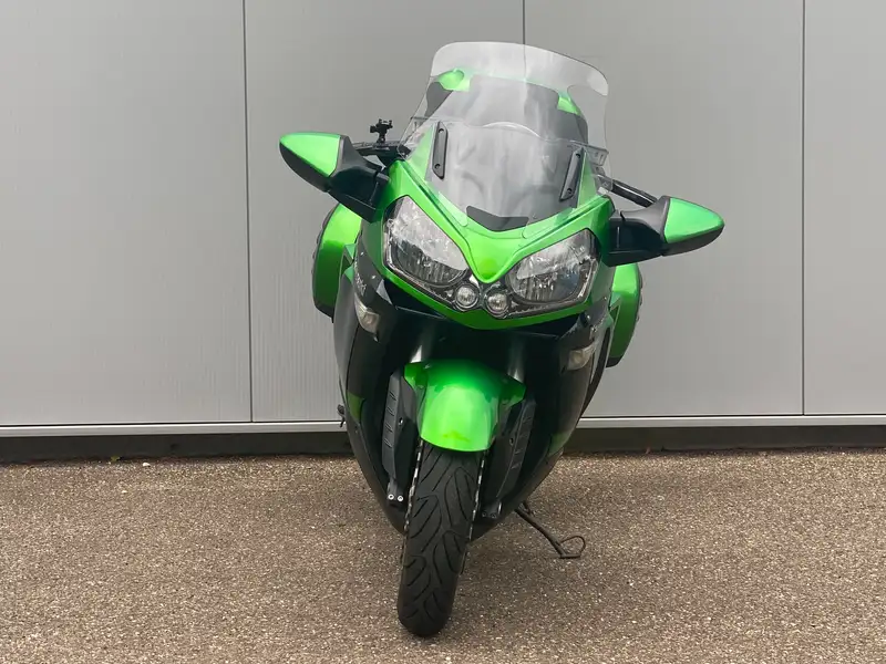Kawasaki GTR 1400 - foto 5