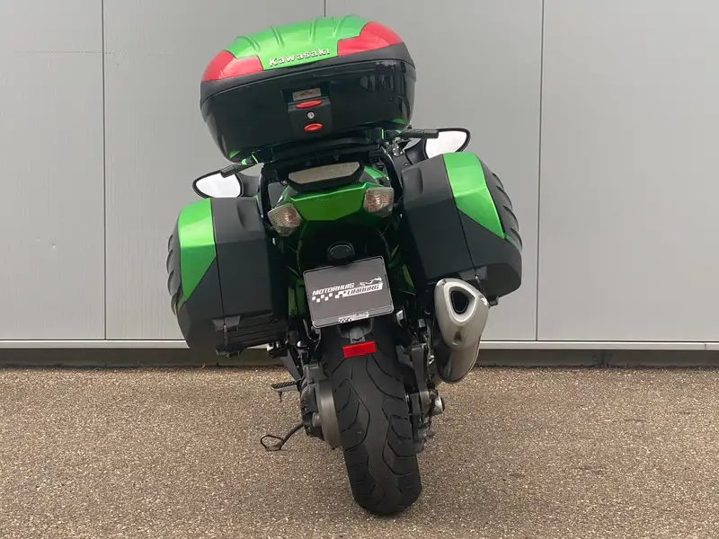 Kawasaki GTR 1400 - foto 6