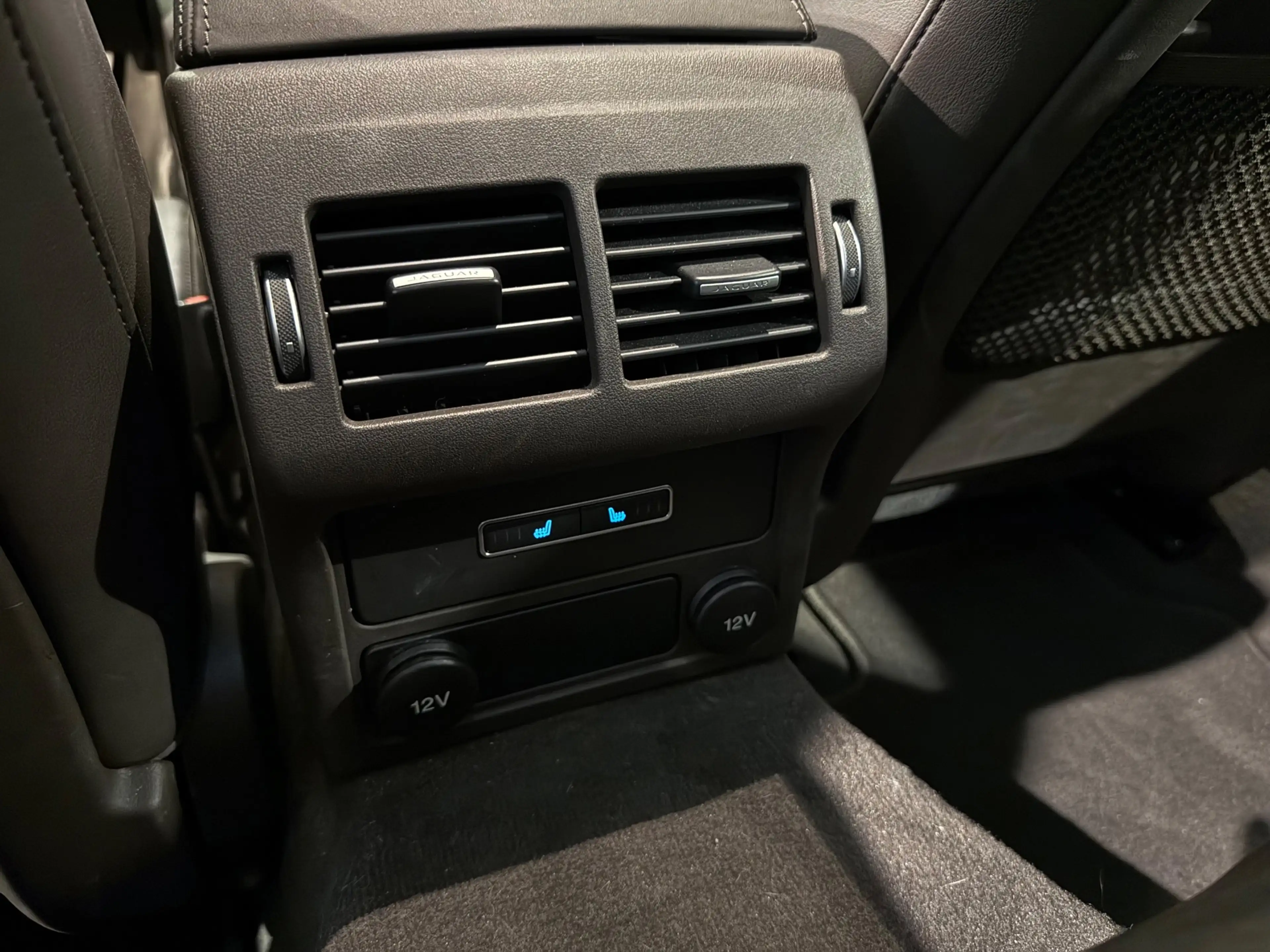 Jaguar XF 3.0 Portfolio/306pk/Panorama/Leder/Camera — photo 15