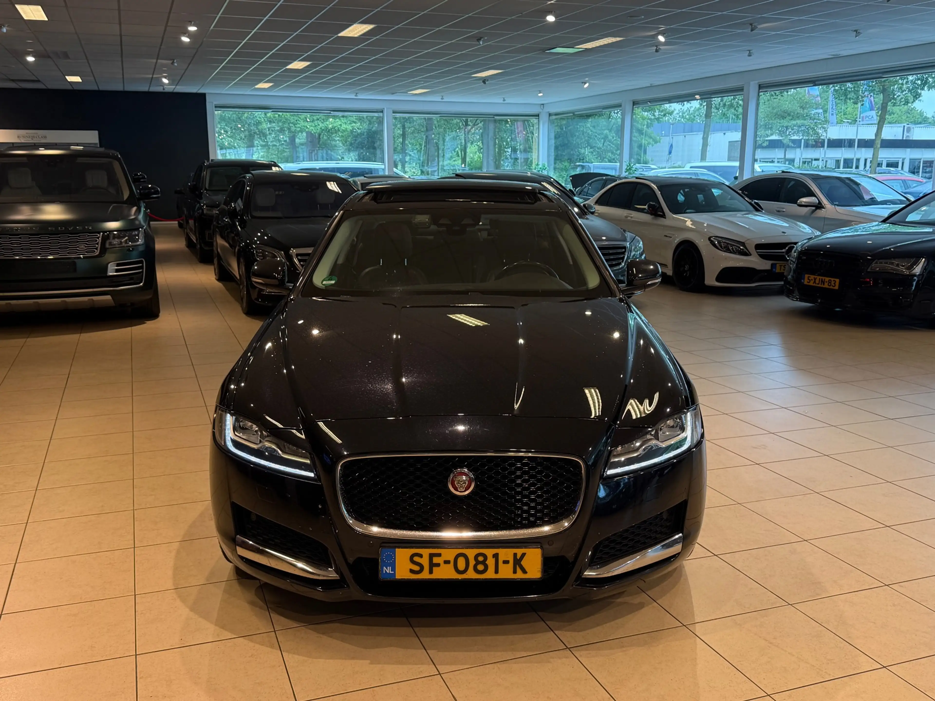 Jaguar XF 3.0 Portfolio/306pk/Panorama/Leder/Camera — photo 5