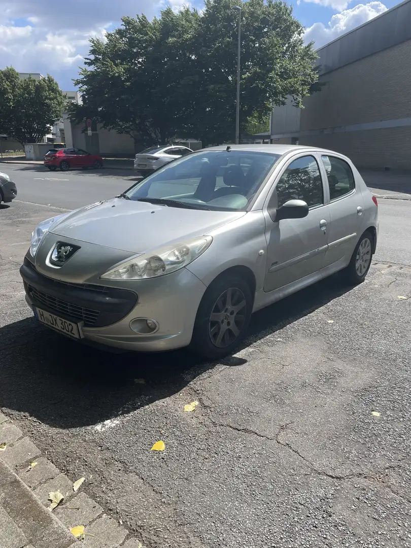 Peugeot 206 206 + mit Anhängerkupplung - 1