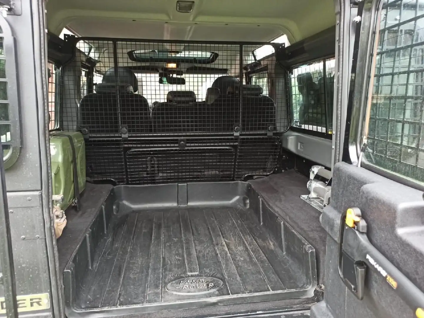 Land Rover Defender DEFENDER 110 STATION WAGON Schwarz - 2
