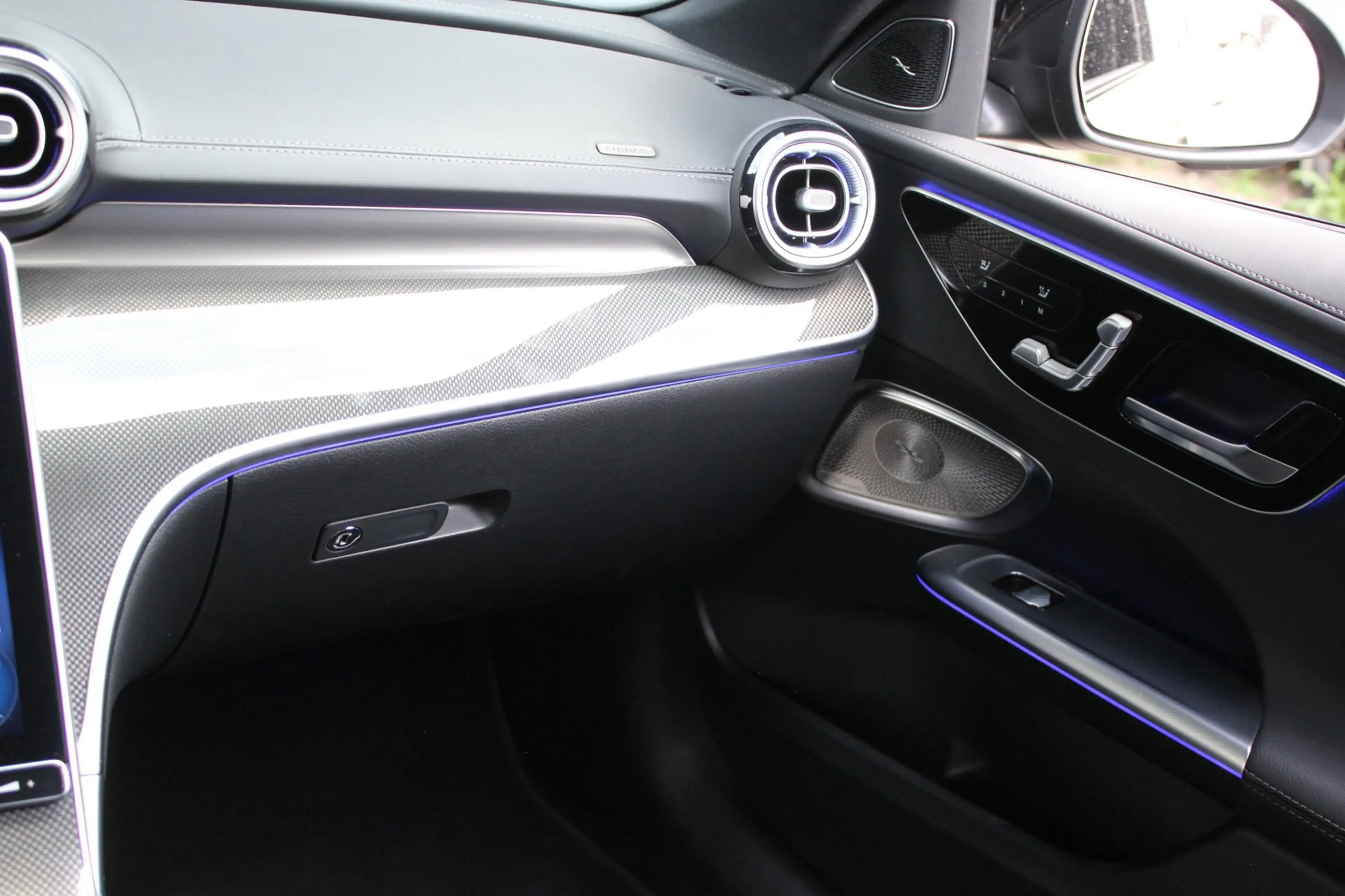 Mercedes-Benz C 300 e AMG | Pano | 360 | Trekhaak | Air balance pakket — photo 48