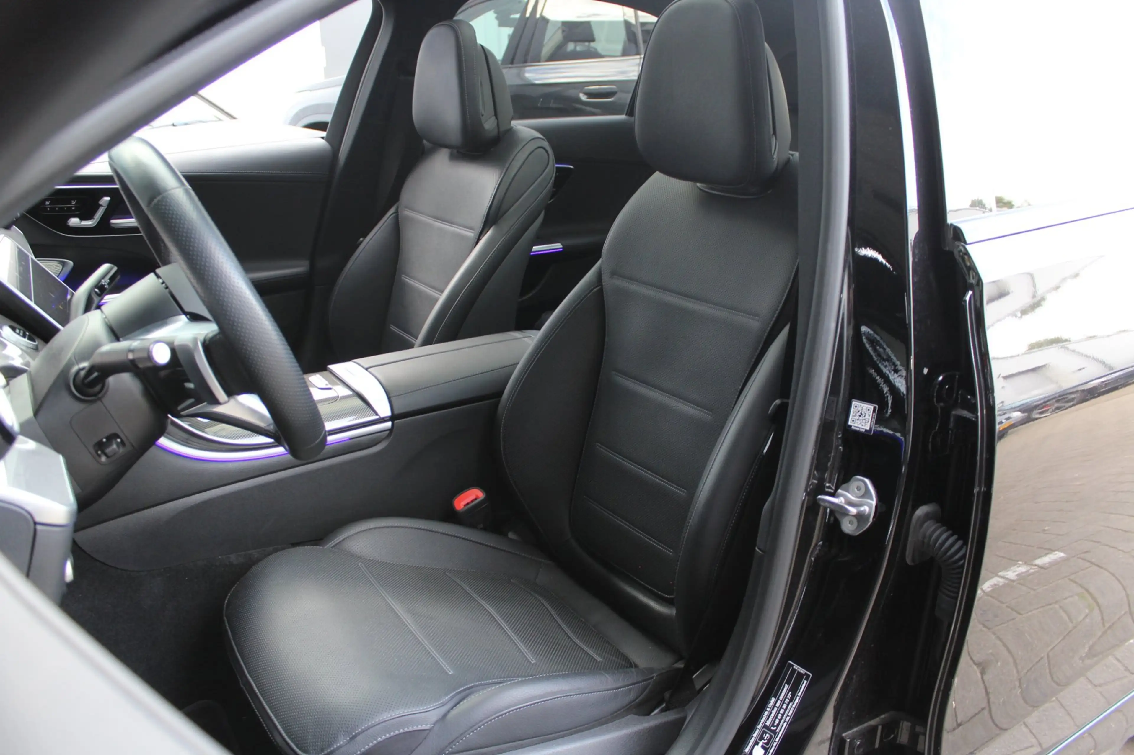 Mercedes-Benz C 300 e AMG | Pano | 360 | Trekhaak | Air balance pakket — photo 3