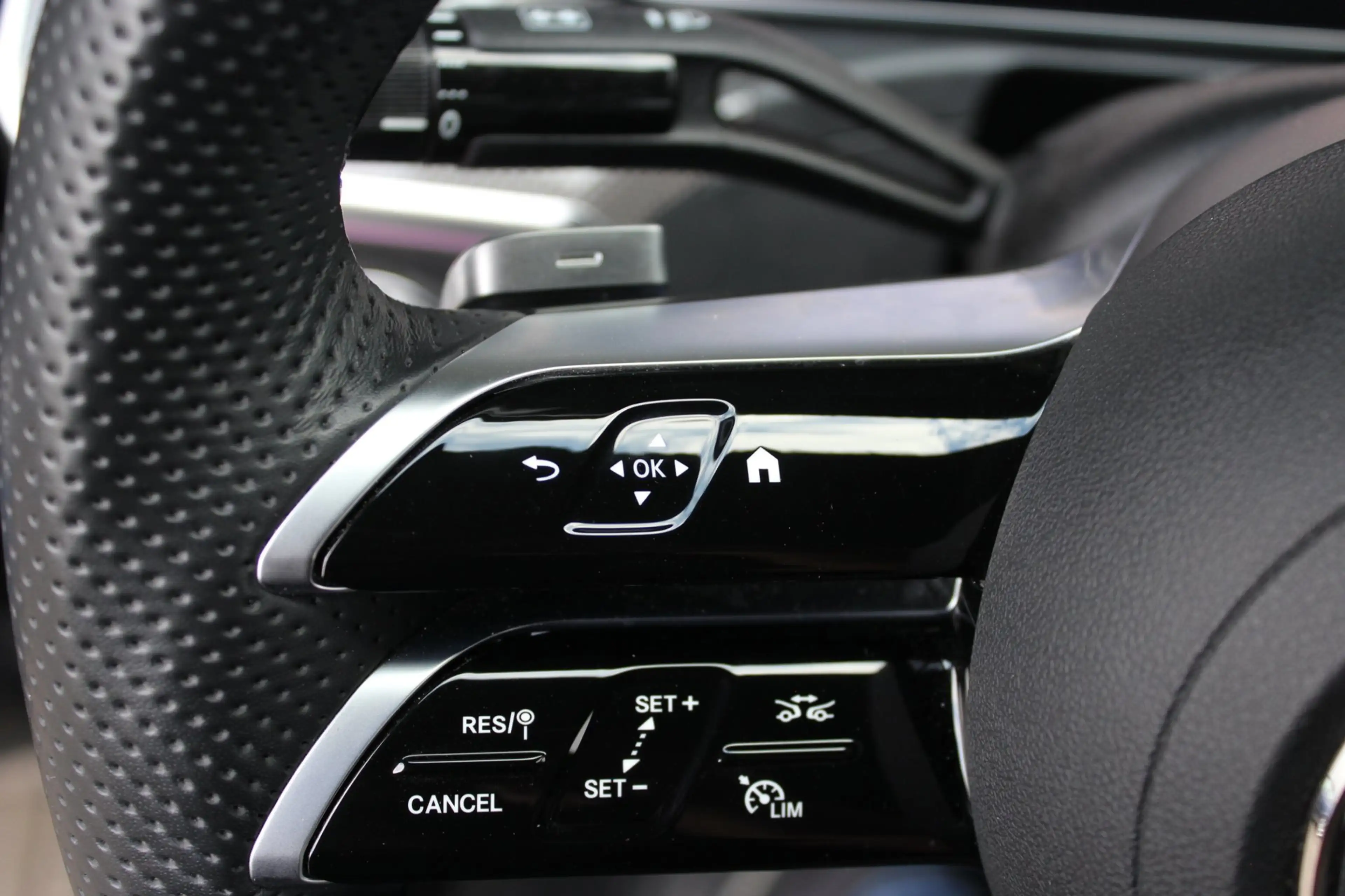 Mercedes-Benz C 300 e AMG | Pano | 360 | Trekhaak | Air balance pakket — photo 41