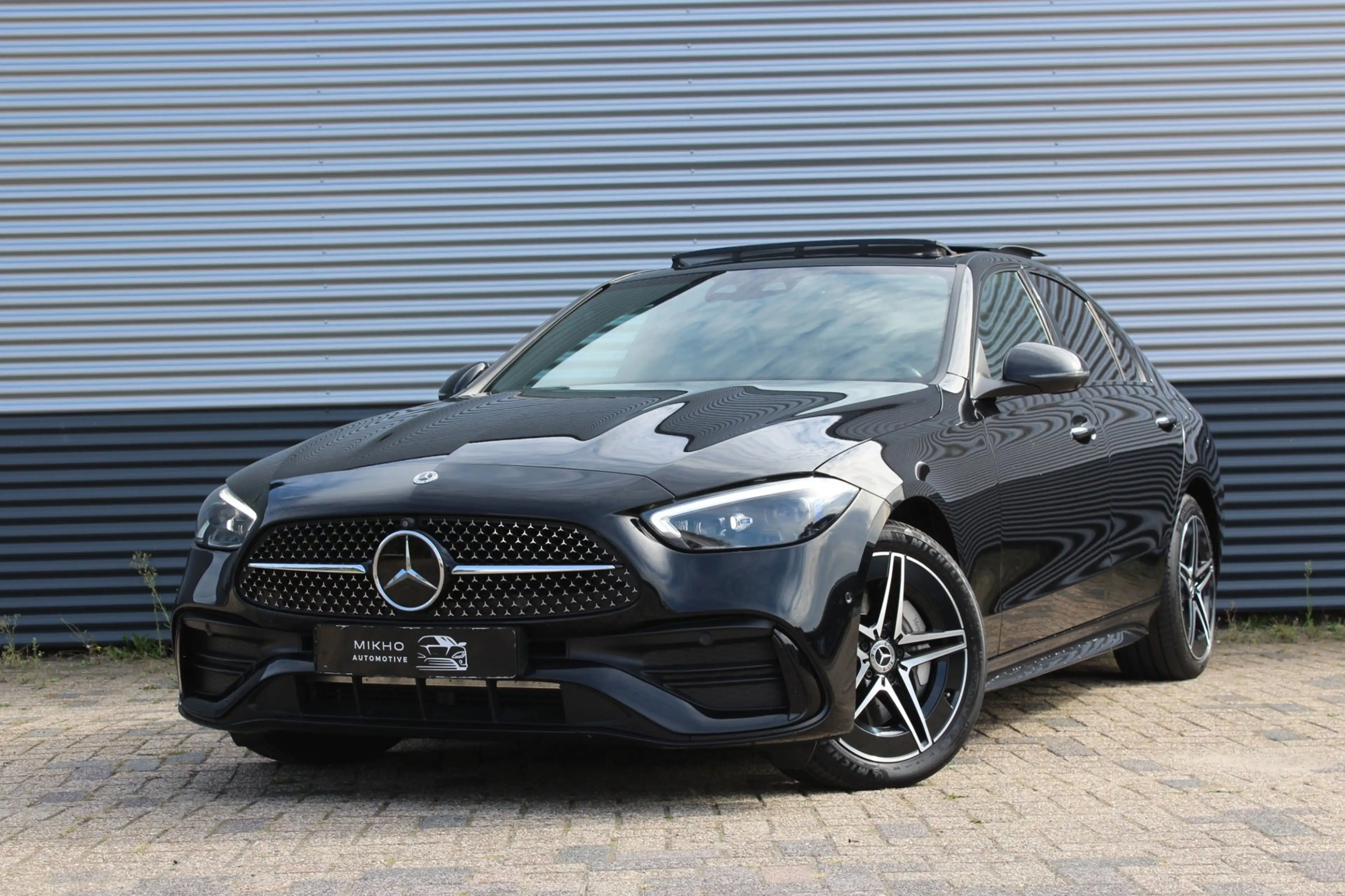 Mercedes-Benz C 300 e AMG | Pano | 360 | Trekhaak | Air balance pakket