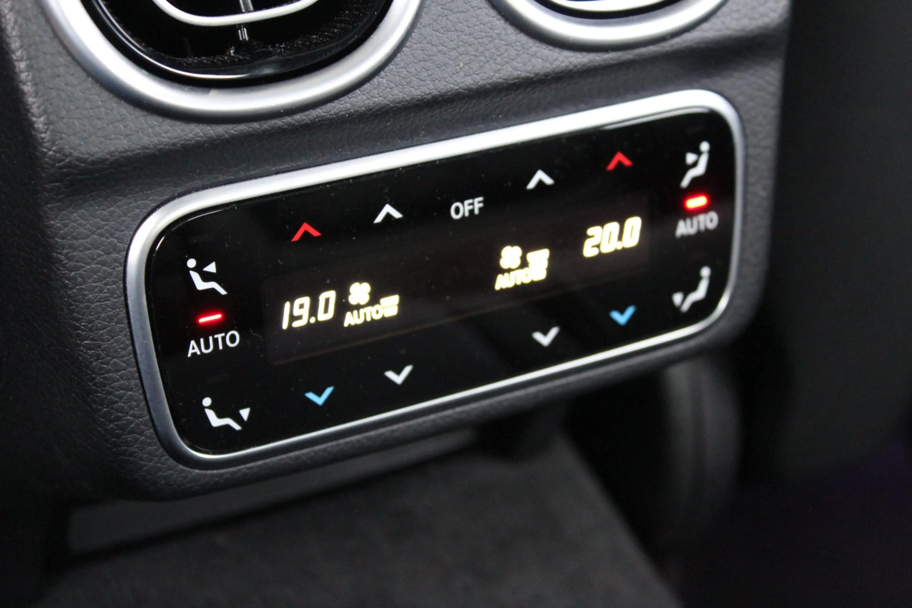 Mercedes-Benz C 300 e AMG | Pano | 360 | Trekhaak | Air balance pakket — photo 46