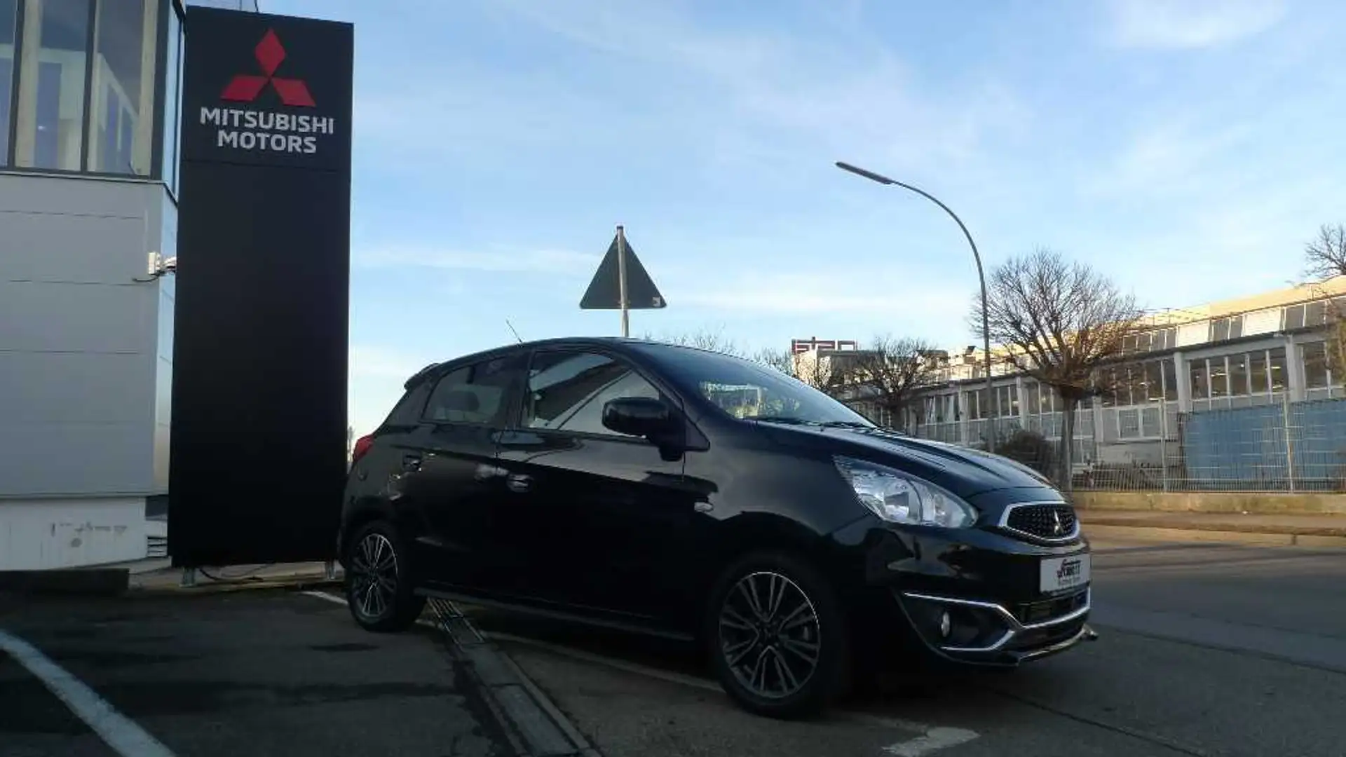 Mitsubishi Space Star Edition+ 1.2 Navi 5-Gang TOP Noir - 2