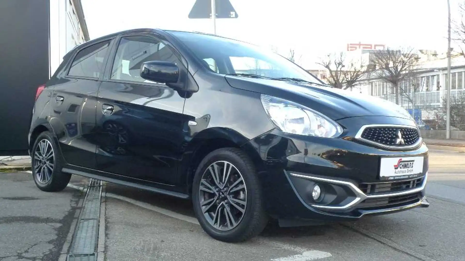 Mitsubishi Space Star Edition+ 1.2 Navi 5-Gang TOP Noir - 1