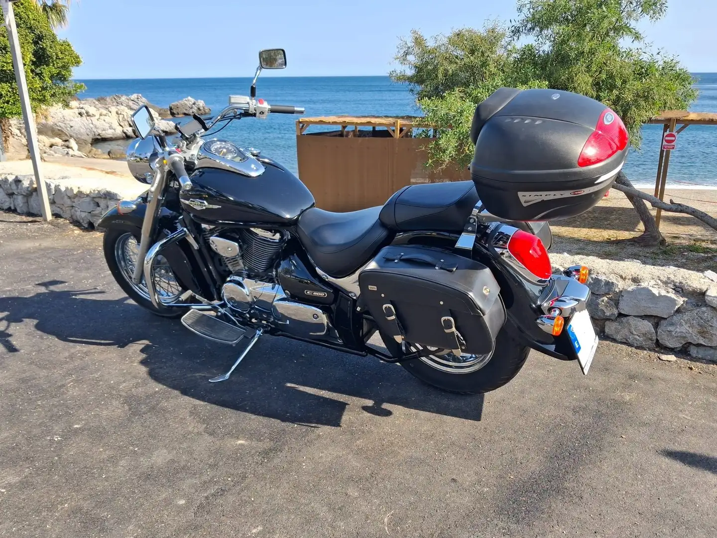 Suzuki Intruder C INTRUDER C800 Negro - 1