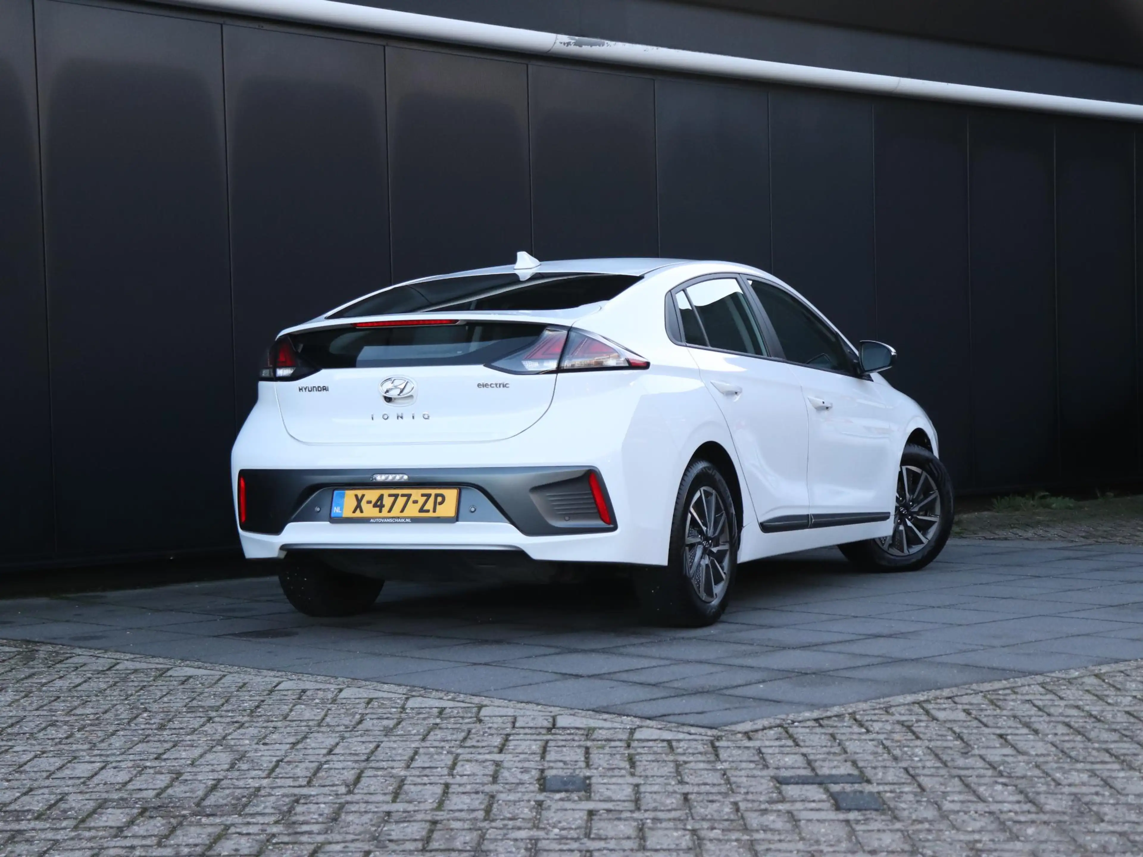 Hyundai IONIQ Comfort EV 38 kWh | CAMERA | NAVI | CRUISE | APPLE — photo 3