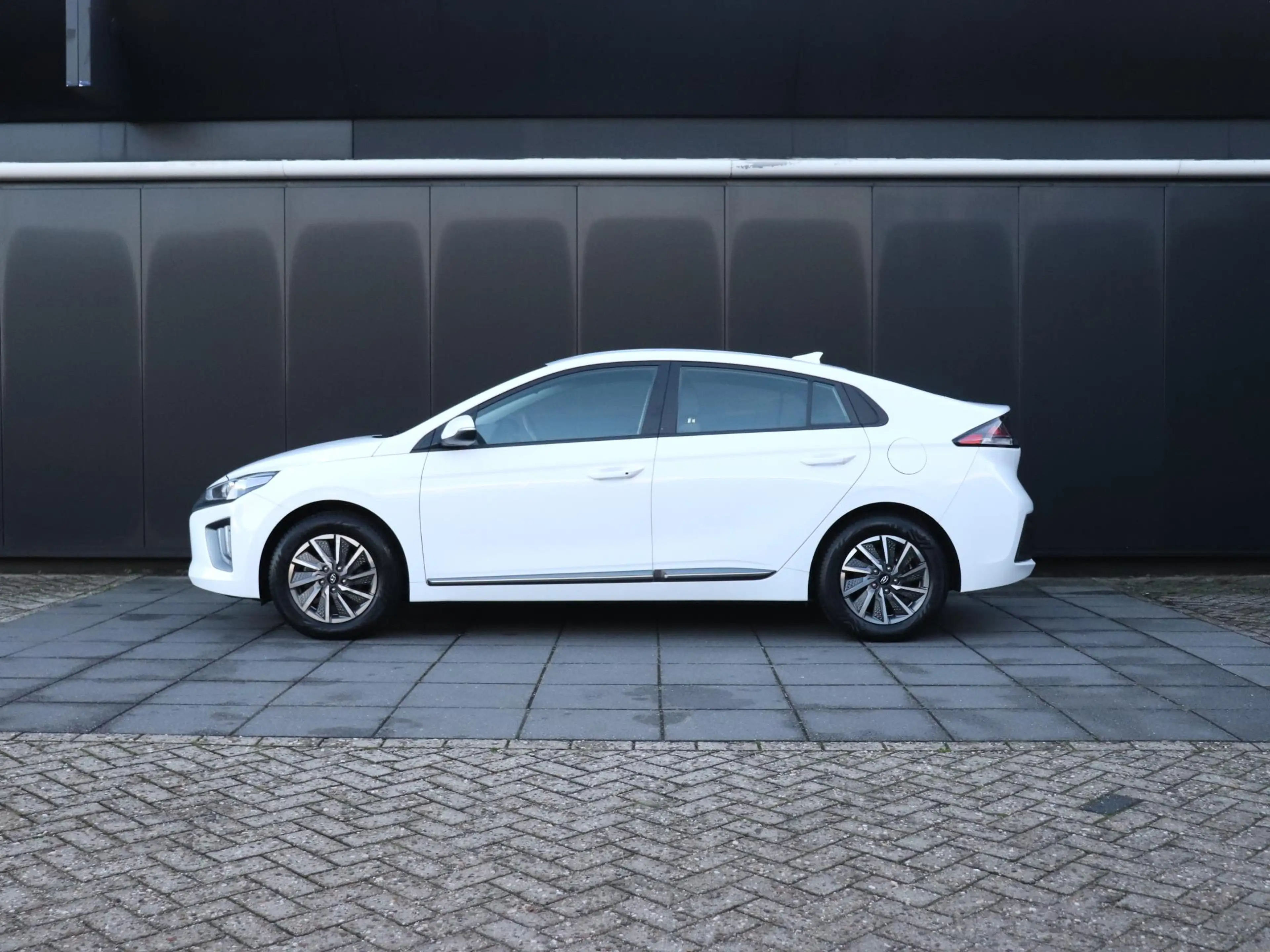 Hyundai IONIQ Comfort EV 38 kWh | CAMERA | NAVI | CRUISE | APPLE — photo 2