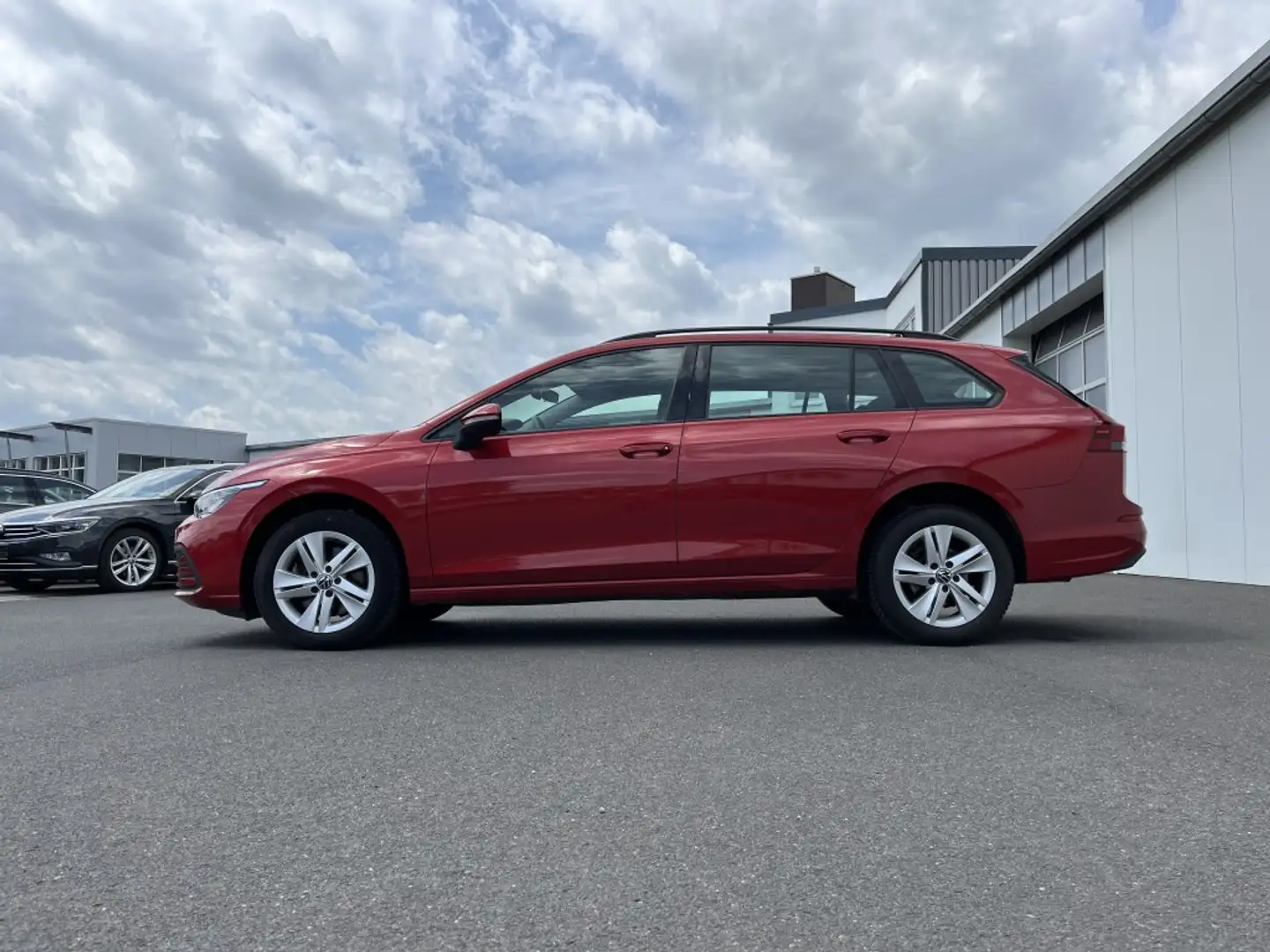 Volkswagen Golf Variant 2.0 TDI 125€ m. 20% Anzahlung AHK Digita Rot - 2