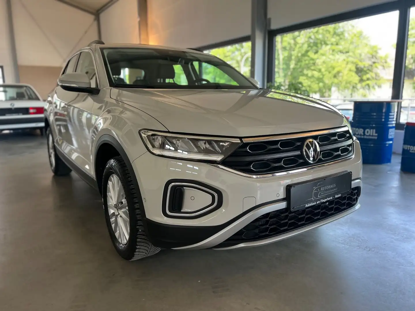 Volkswagen T-Roc Life 1.5TSI/LED/DSG/AHK/SHZ/NAVI/APPLE/ACC Gris - 2